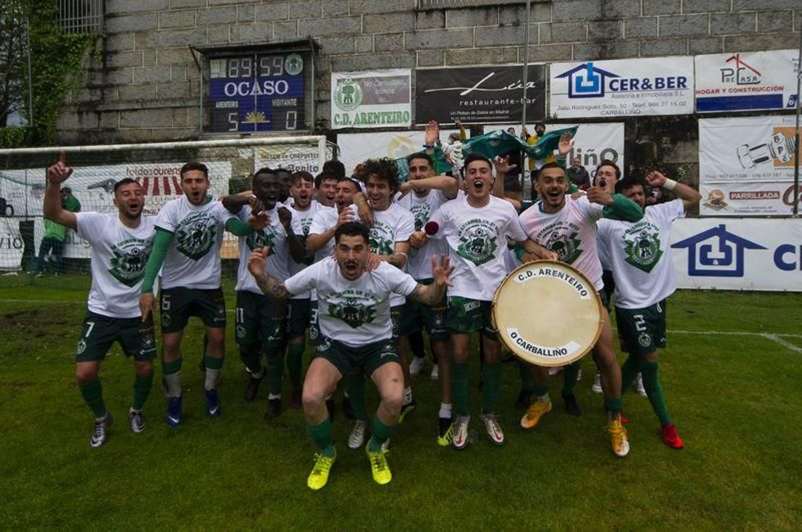El Arenteiro celebra el ascenso a la Segunda Federación (MARTIÑO PINAL).