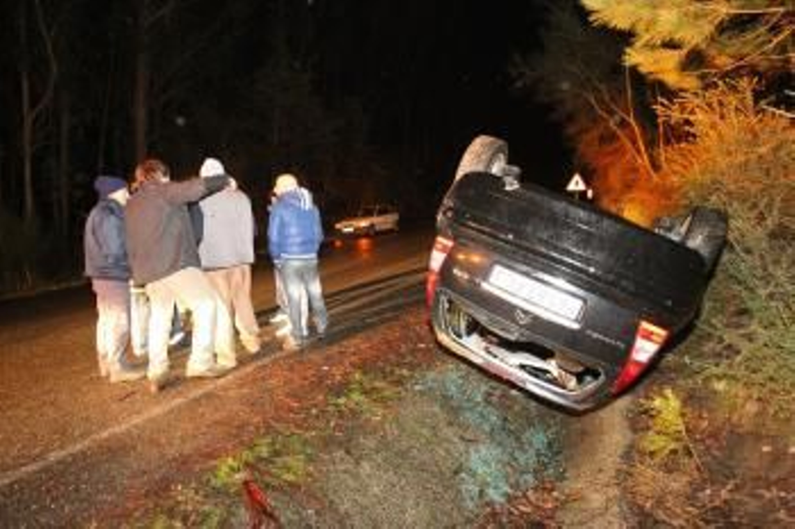 El conductor resultó accidentado de gravedad en un brazo y tuvo que ser evacuado a Vigo.