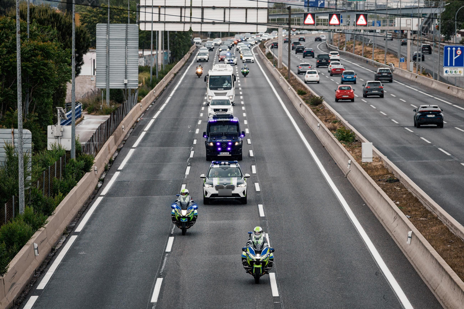 Fotogalería | Evacuación del crucero del brote de hantavirus y el traslado al Gómez Ulla en Madrid, en imágenes