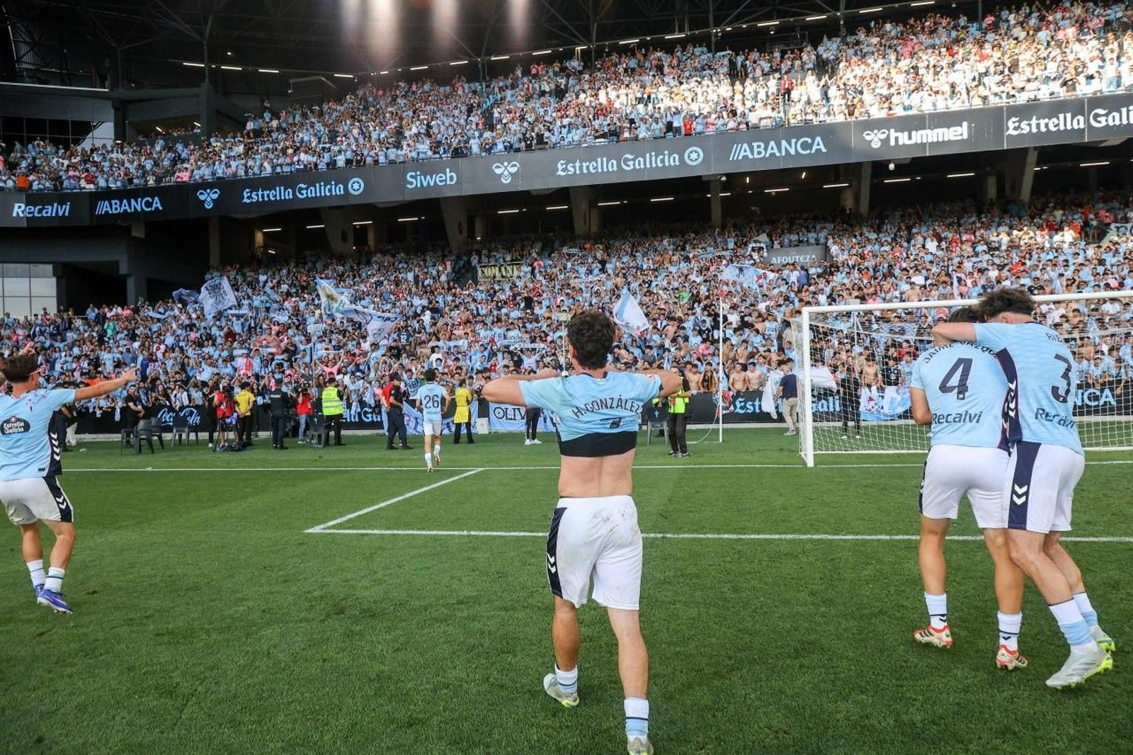 Galería | El Celta Fortuna golea a la Ponferradina y sube a Segunda División