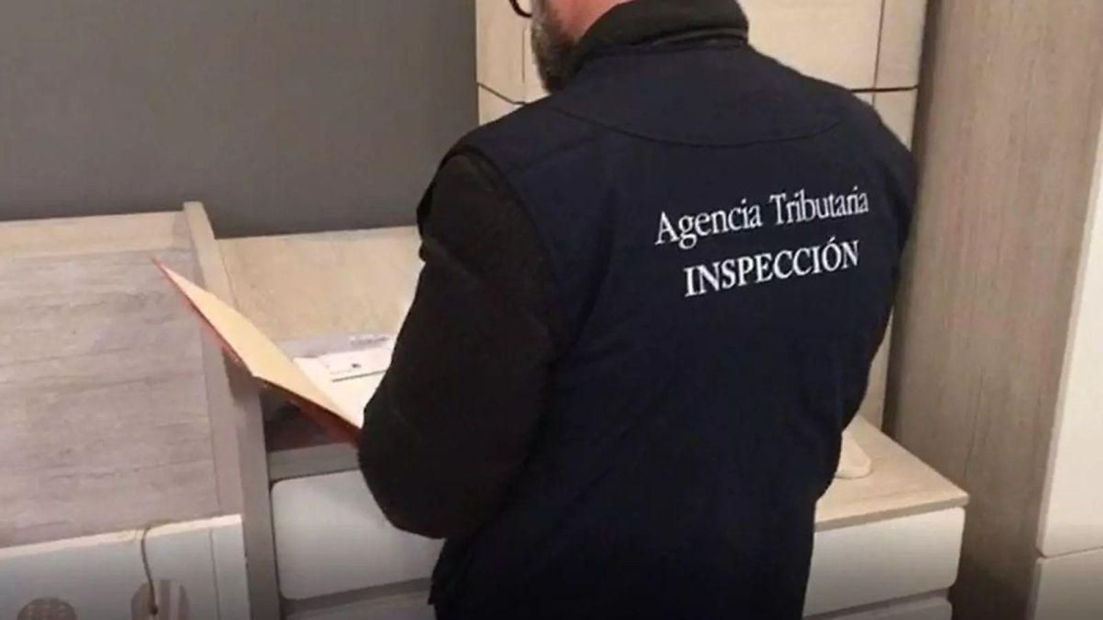 Agentes de inspección, de Auditoría Informática y Vigilancia Aduanera participaron en el operativo.