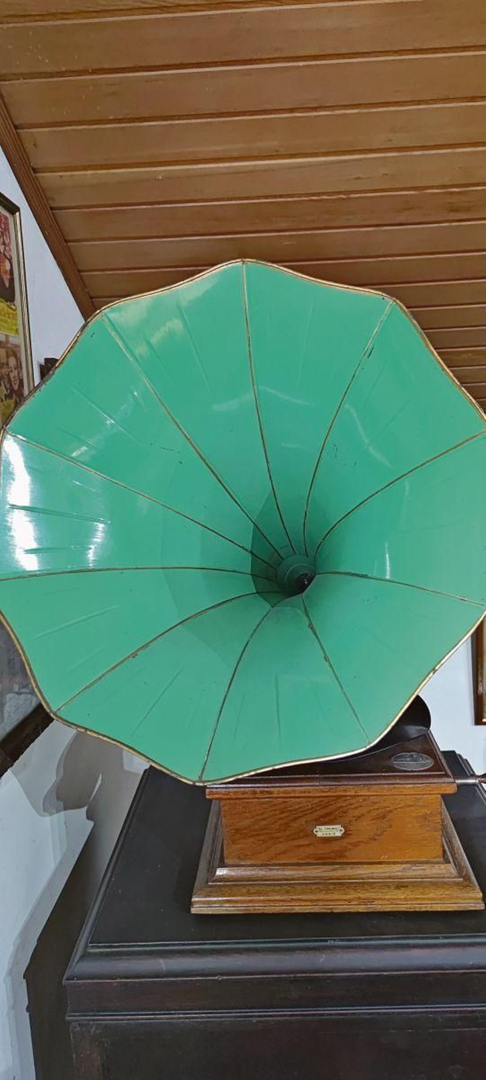 Diafragma de gramófono. Se hacían en latón o madera.