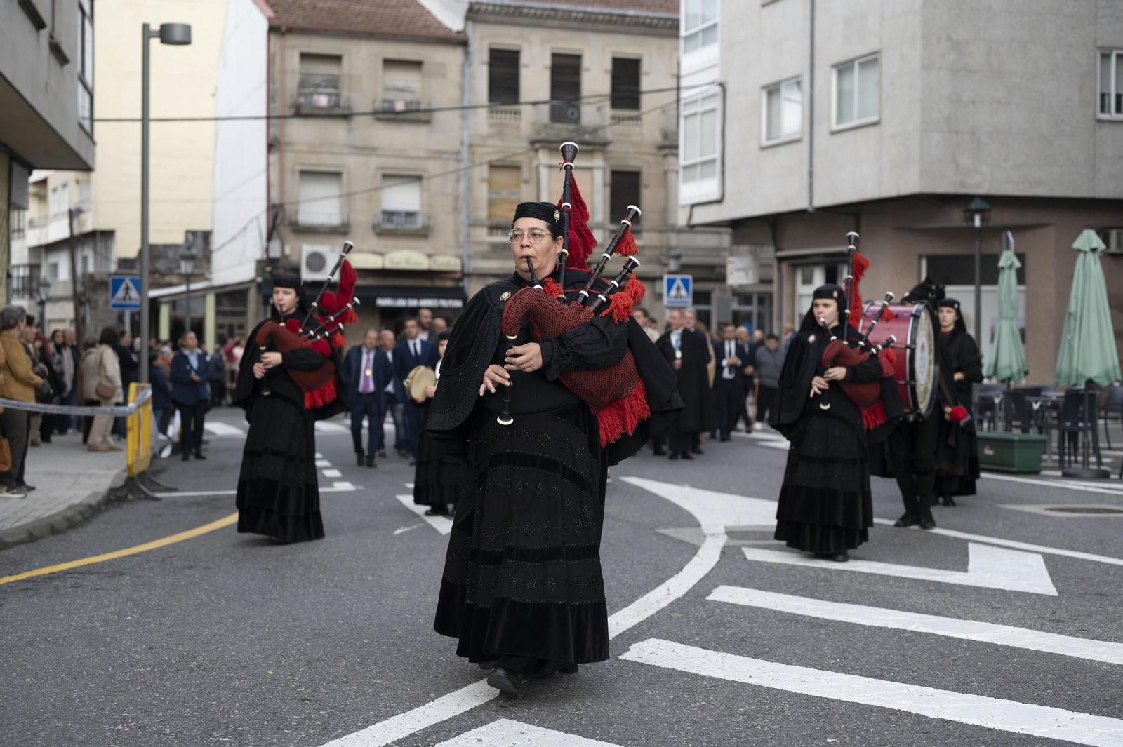 Galería | O Carballiño inicia su año jubilar tras la procesión de la Veracruz
