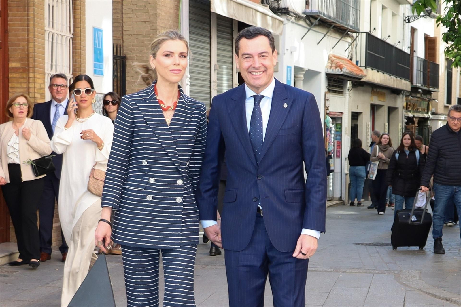 Juanma Moreno en el Domingo de Ramos de Sevilla.