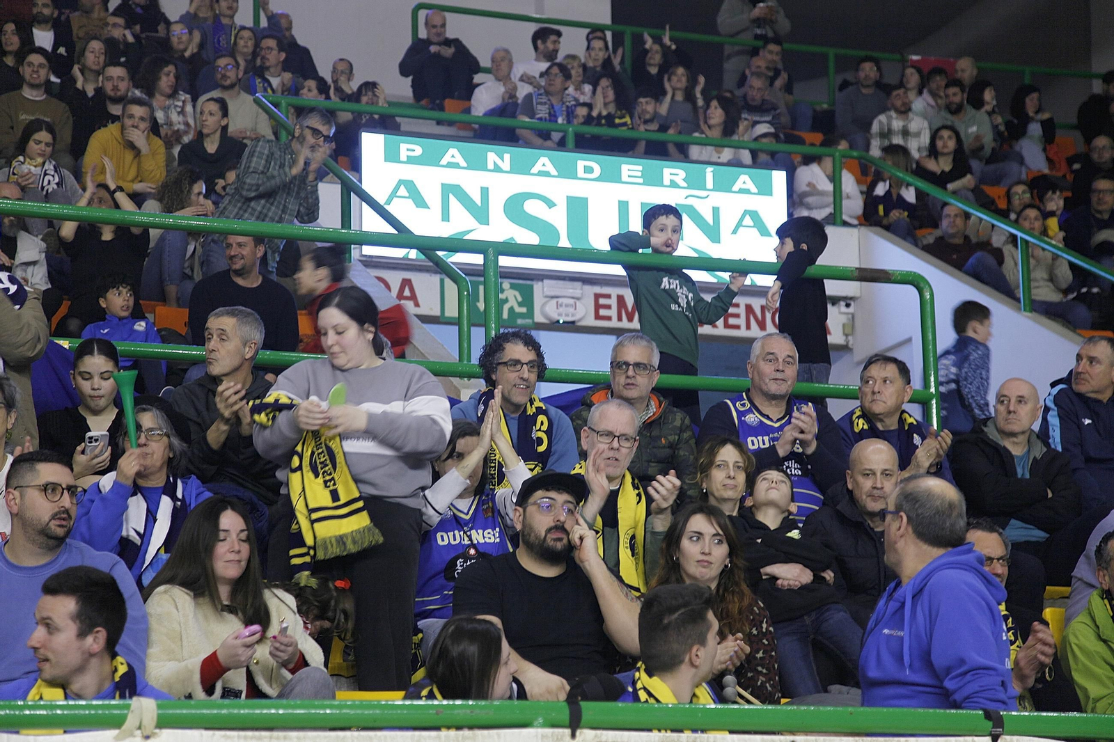 Más de 4.500 aficionados empujaron al COB contra el Estudiantes