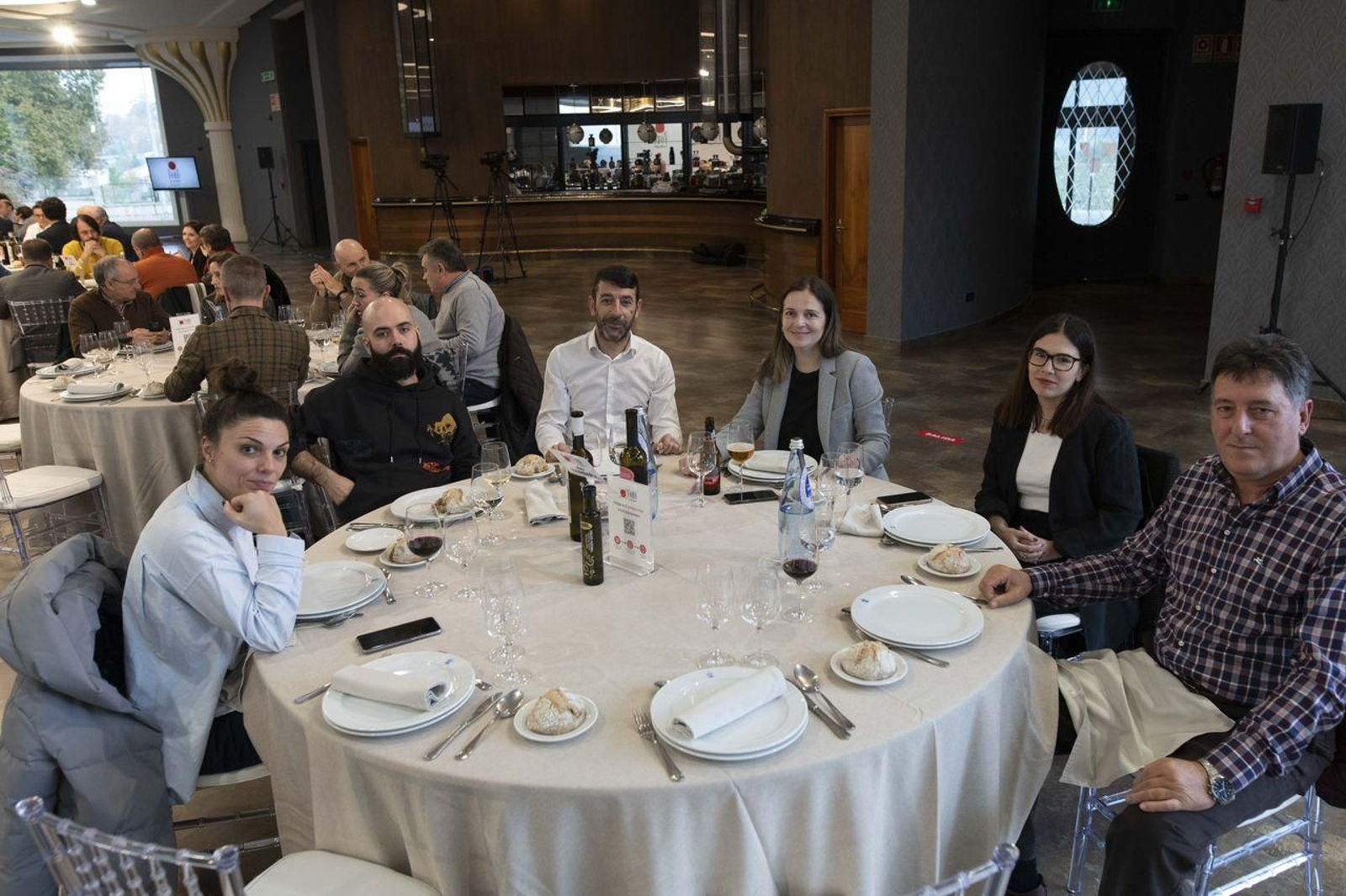 MESA RÍO BARBAÑA | Fanny Fernández y Borja Carreiro, de Telemiño; Víctor Sotelo, Susana González y Elisabet Fernández, de La Región, y Eutiquio Encinar, de Adif.