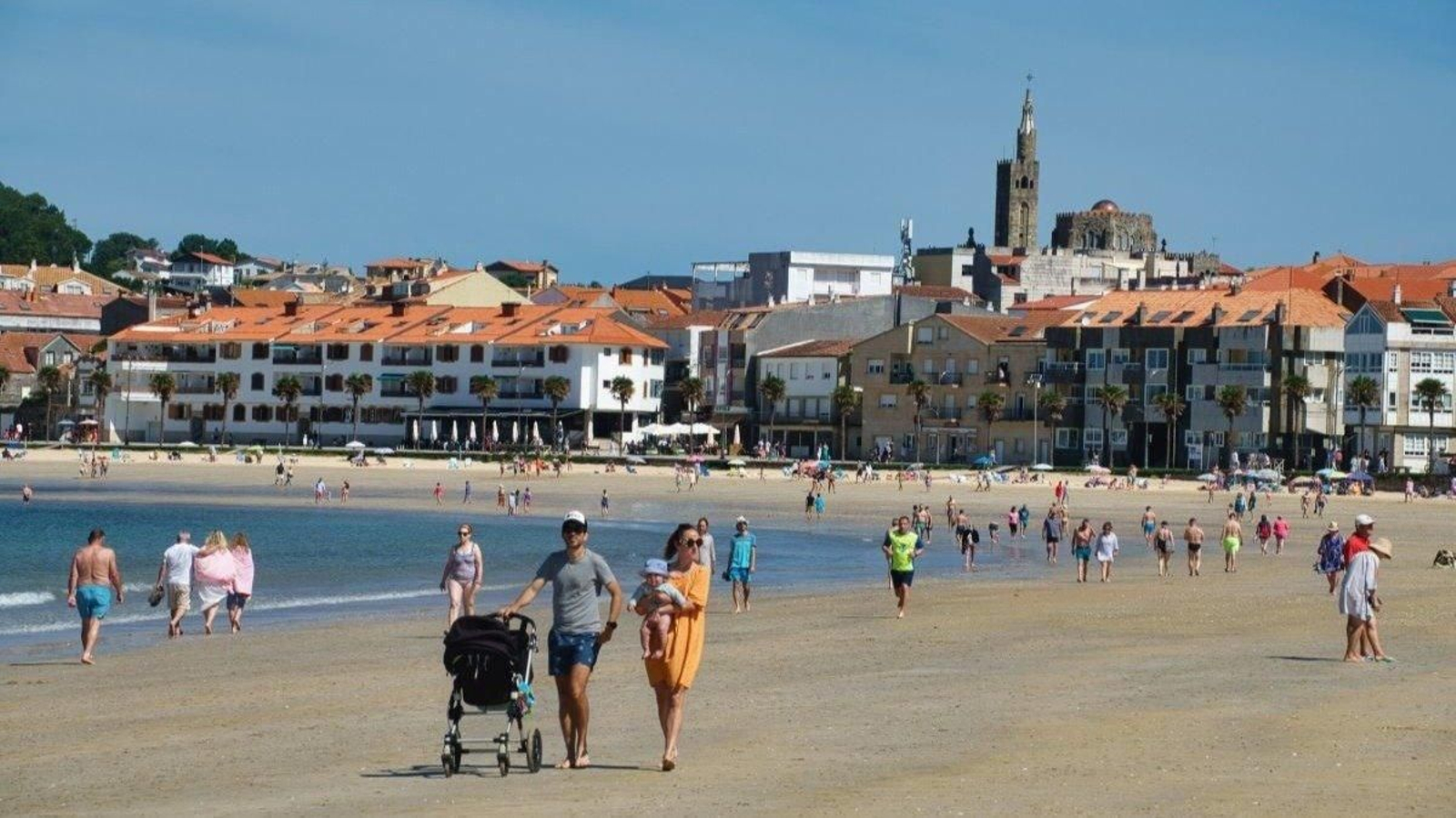 Nigrán es uno de los municipios que recibe más ourensanos en verano. (Foto: Vicente Alonso)