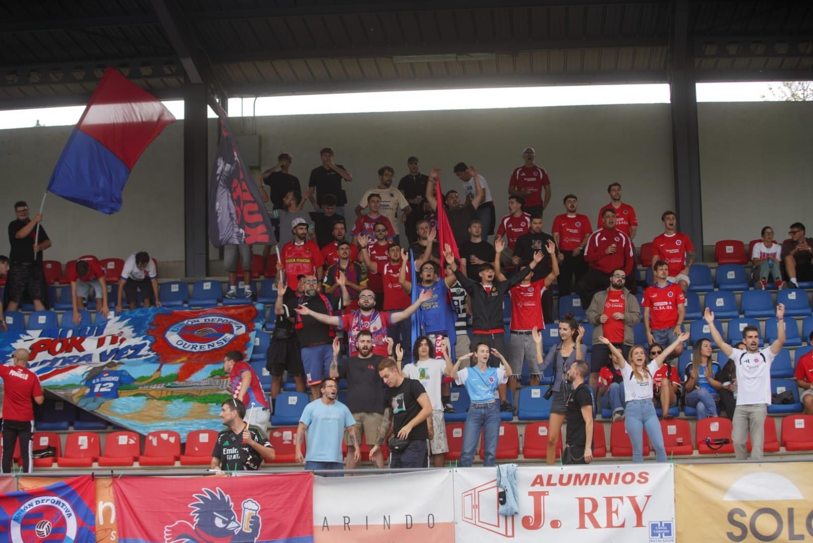 Galería | O Couto disfruta con el estreno de la UD Ourense en Primera Federación, en fotos