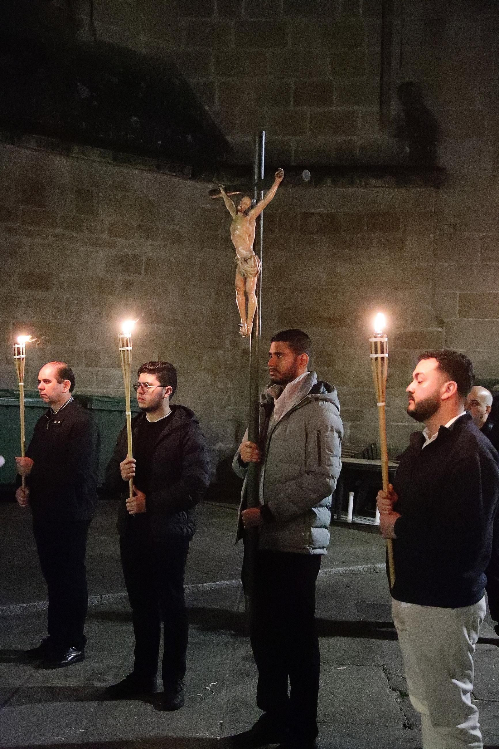 Galería | El via crucis del Cristo de los Desamparados, en fotos