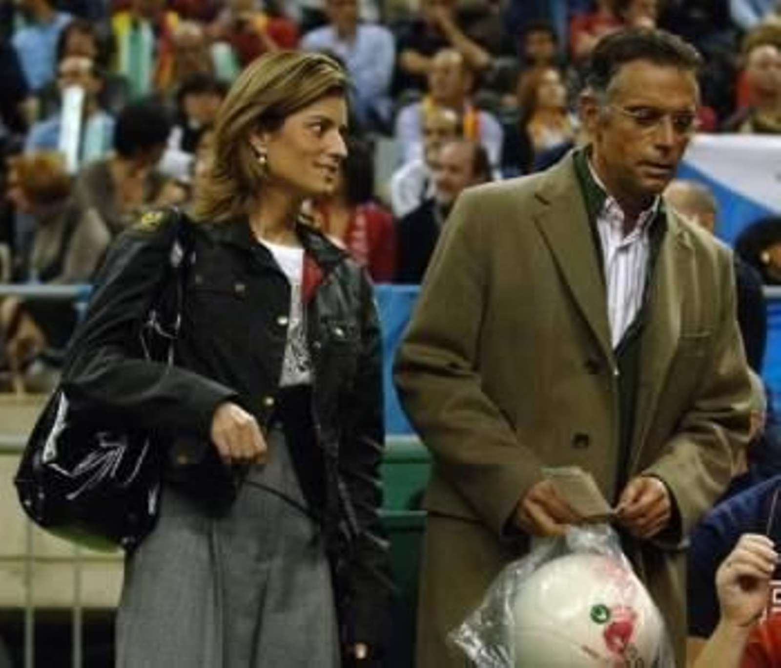 El ex marido de Lydia Bosch, Alberto Martín, con la joven.