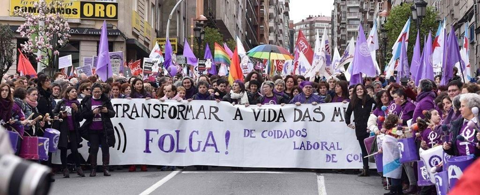 La marcha feminista recorre las calles de Vigo 11