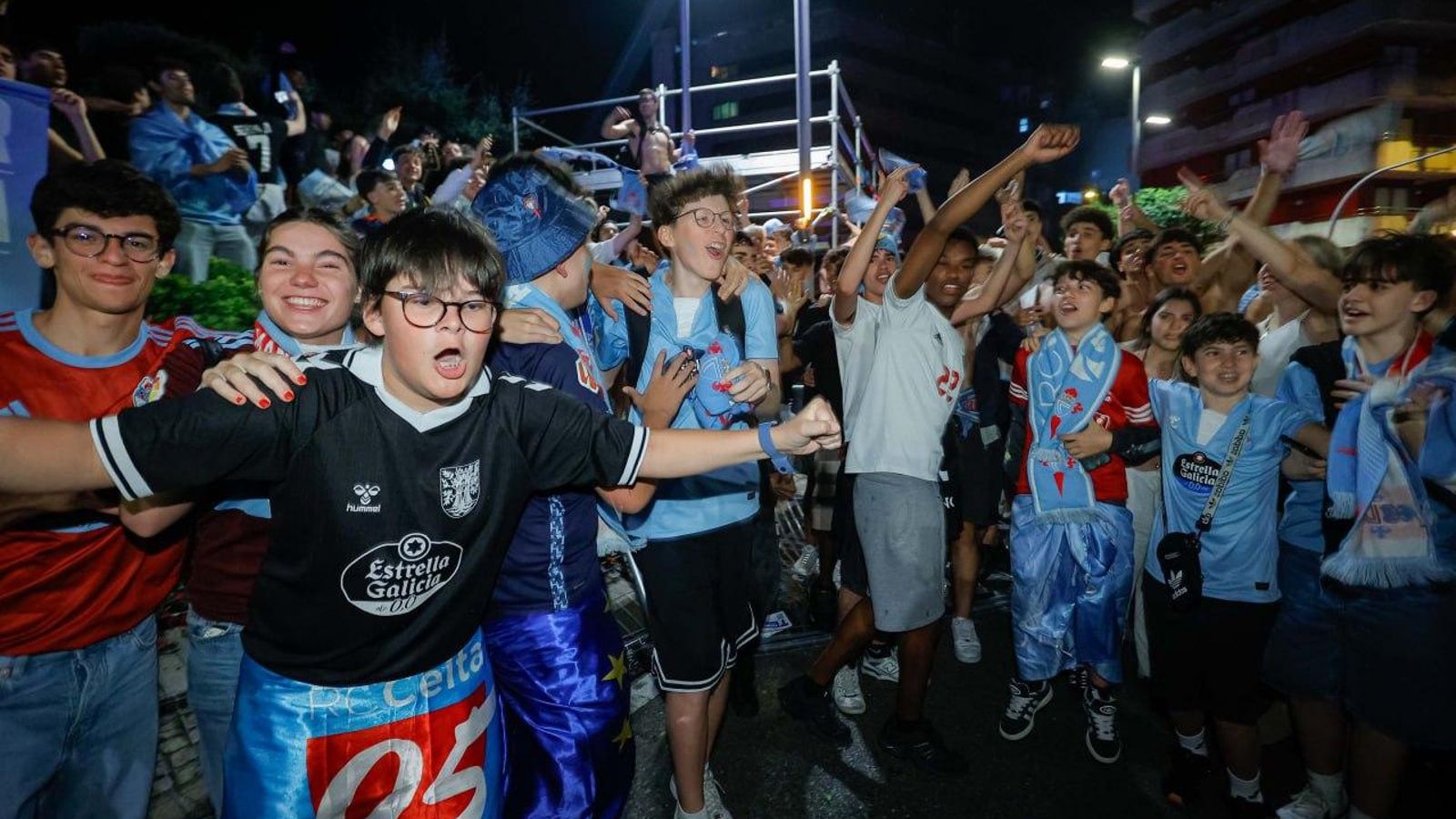 Galería | La afición celeste celebra el billete a Europa del Celta