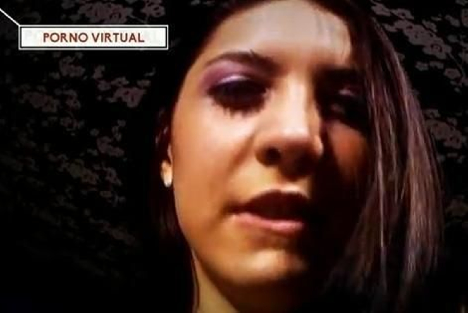 Una actriz realizando una sesión de porno virtual.