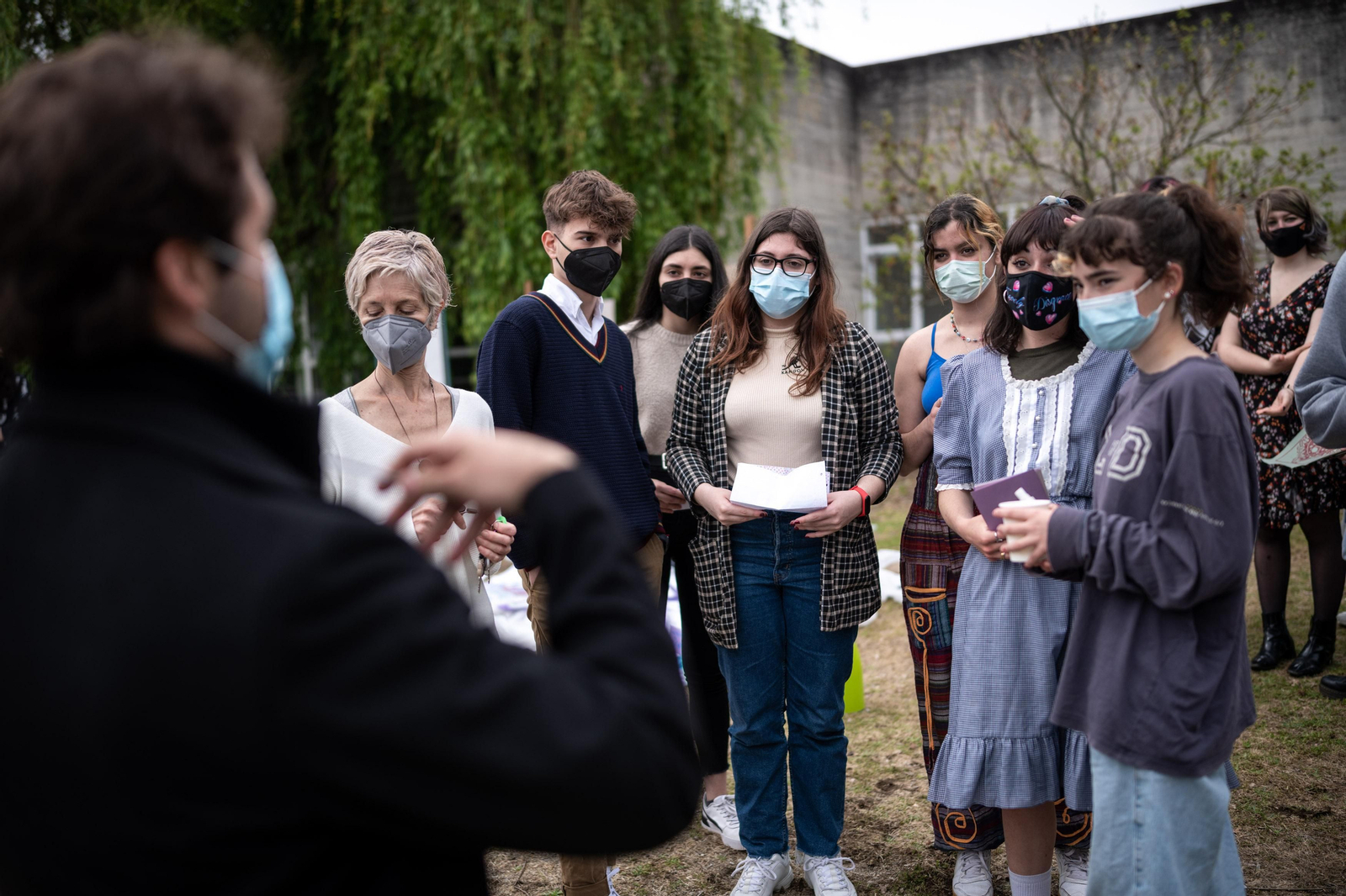 Actividade artística dos alumnos e alumnas de artes no exterior do instituto.