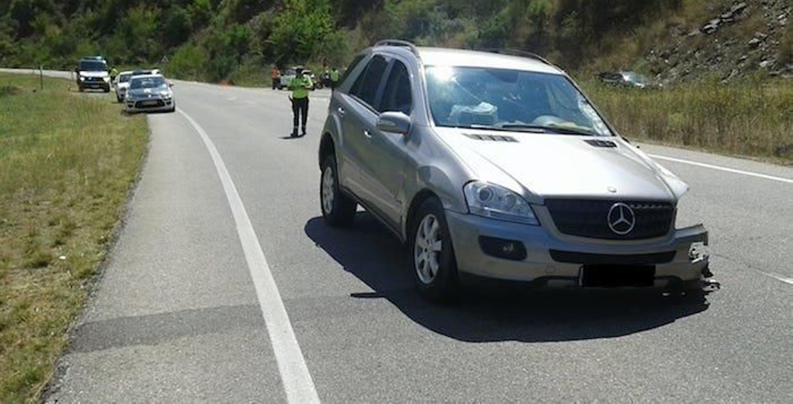 Imagen del coche contra el que chocó el motorista.