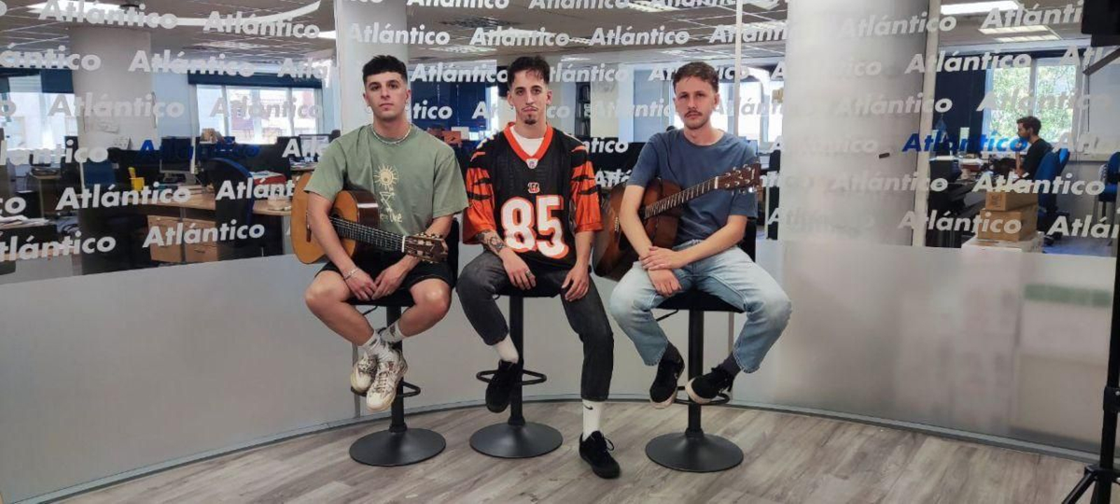 Ivo Lago, Marcos Souto y Roque Vázquez, en el set de Atlántico TV.