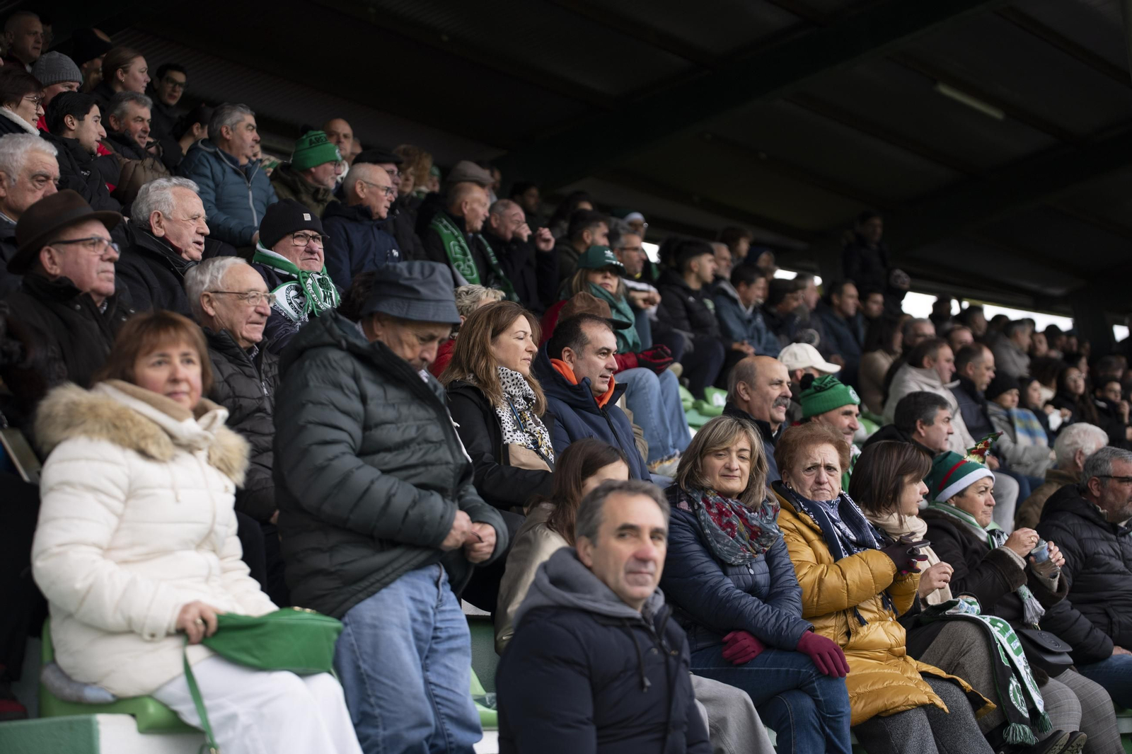 Galería | Espiñedo tiene su regalo adelantado de Navidad con la victoria del CD Arenteiro