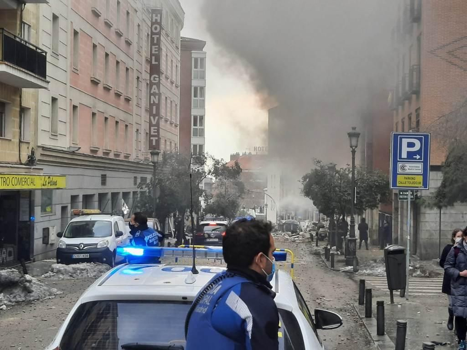 Una fuerte explosión en la calle Toledo de Madrid hunde varias plantas de un edificio18