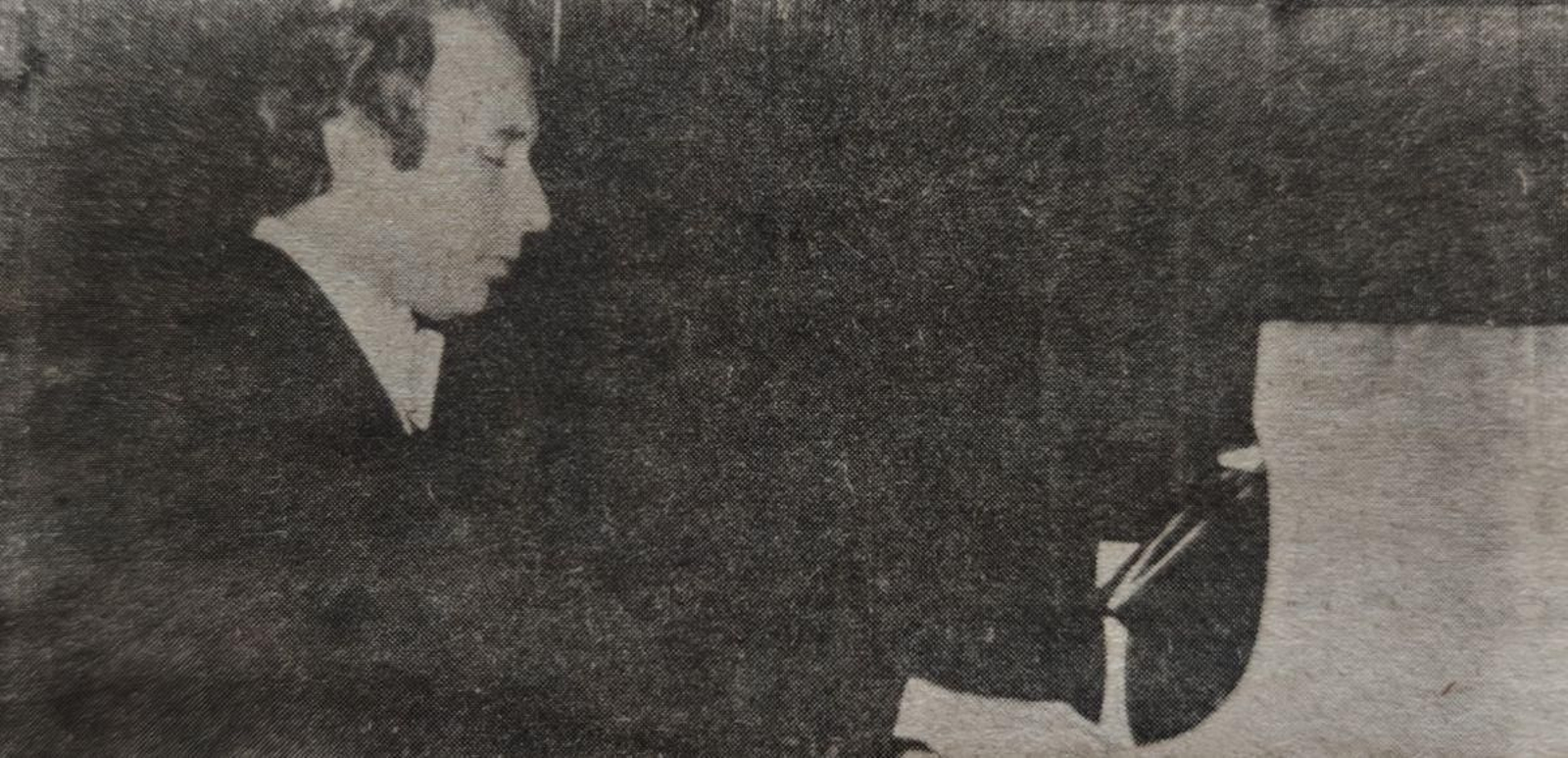 El pianista José Francisco Alonso tocando en el Liceo.