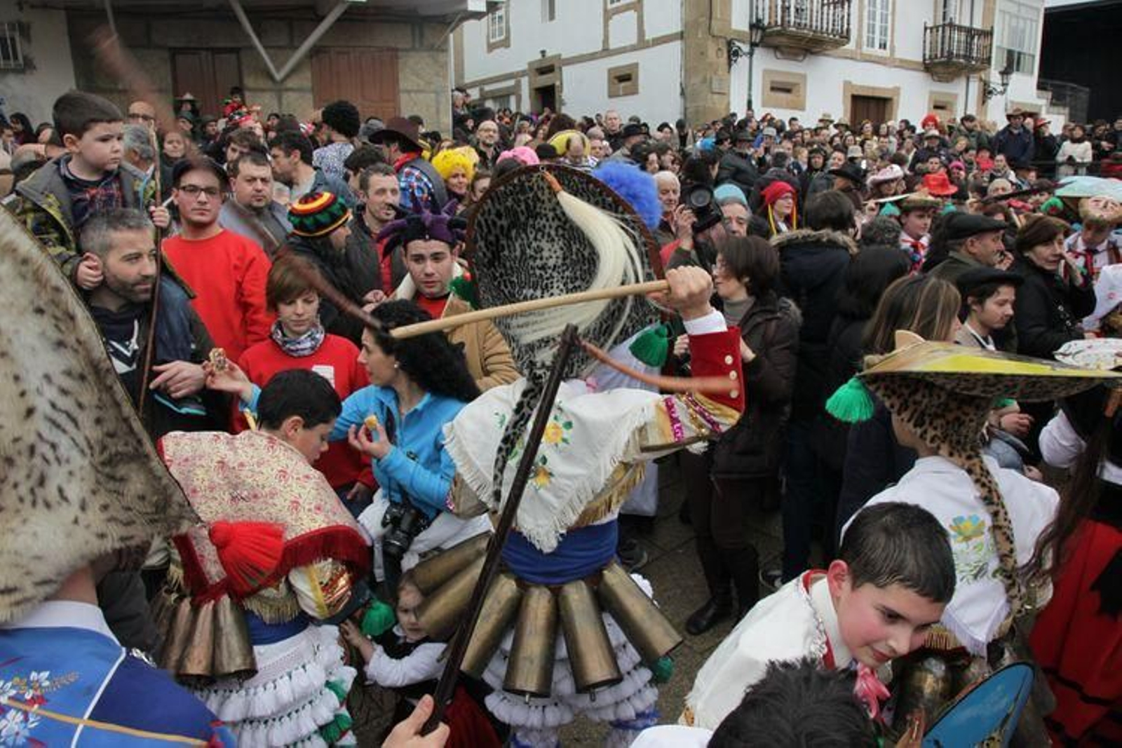 Laza recibe a los peliqueiros con bica y licor café