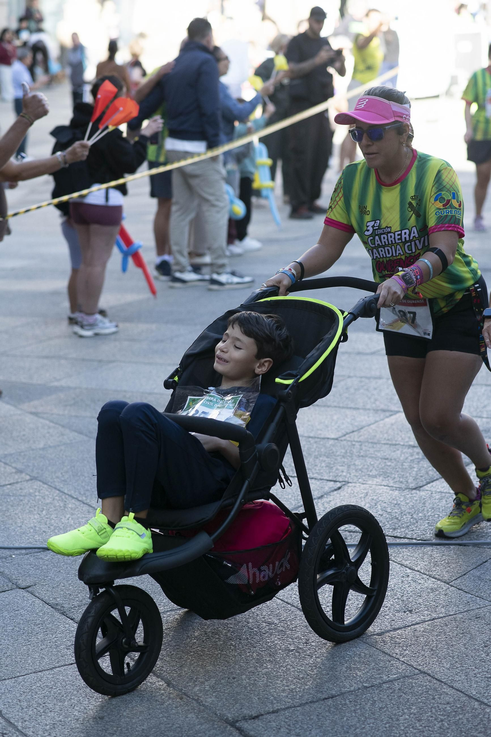 Galería | Ourense disfruta de la Carrera de la Guardía Civil un año más
