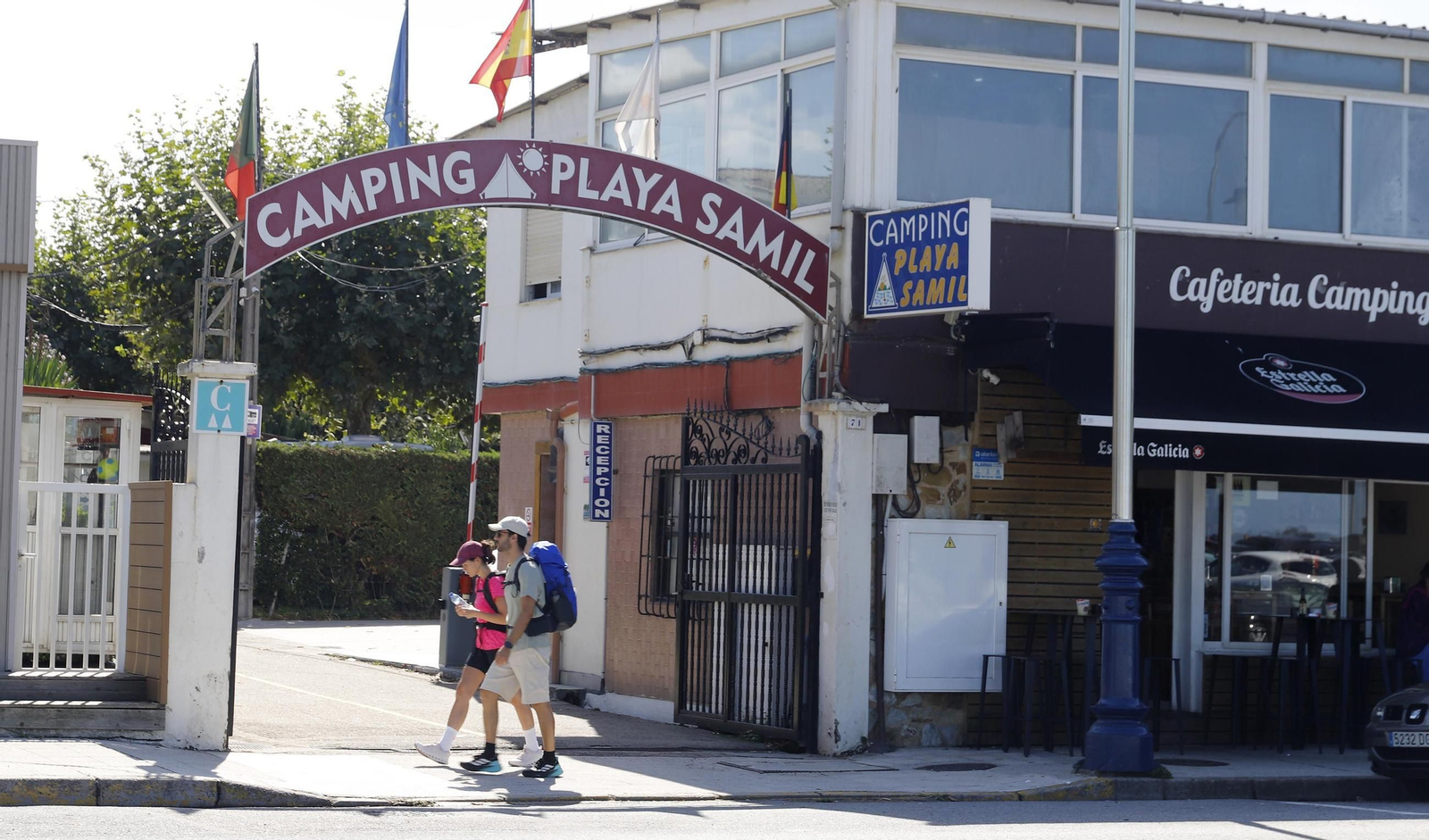 Entrada al cámping de Samil, que seguirá abierto hasta octubre