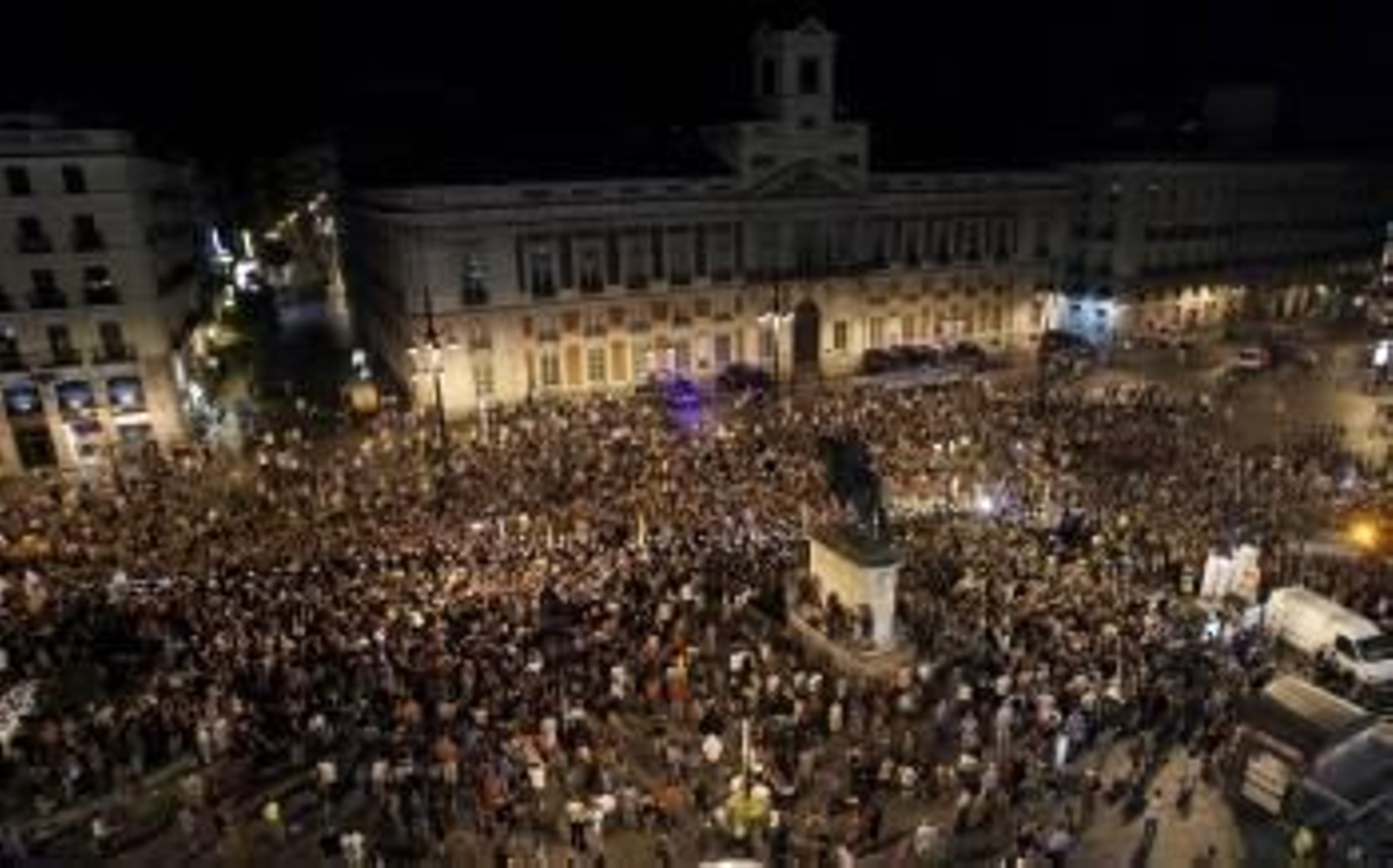 Una vista de la Puerta del Sol de Madrid, a la llegada de la 'Marcha Negra' de los mineros.  (Foto: KOTE RODRIGO)