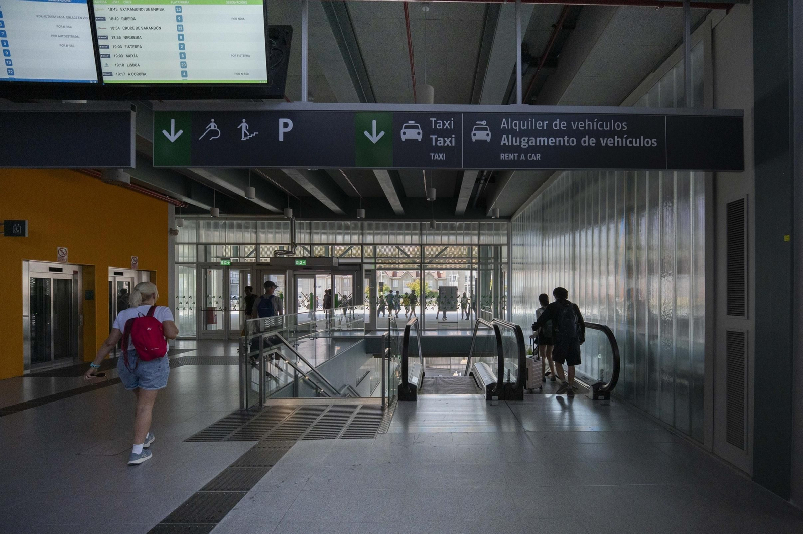 Galería | La estación intermodal de Santiago culmina con una moderna galería para los viajeros, en fotos