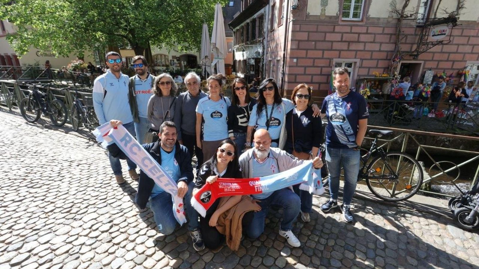 Aficionados celestes en Friburgo.