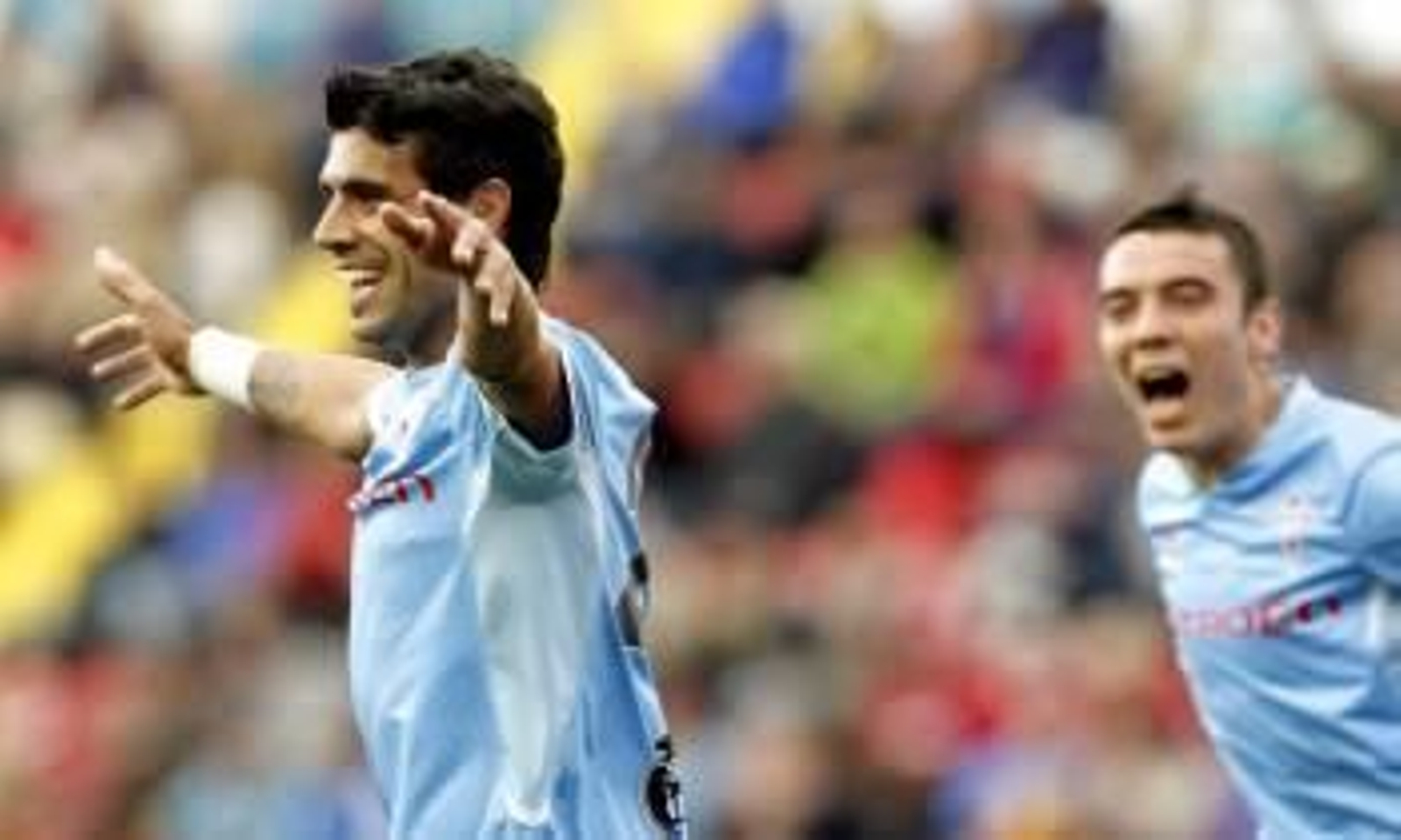 Augusto celebra el gol de la victoria en Valencia. (Foto: KAI FÖRSTERLING)