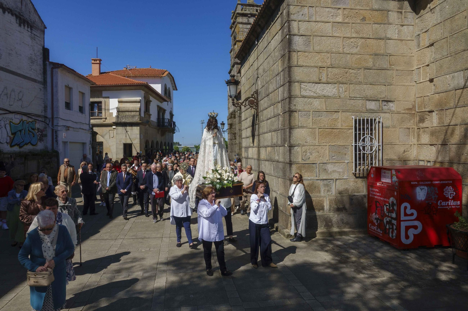 Galería | La Procesión del Encuentro de Bouzas despide la Semana Santa