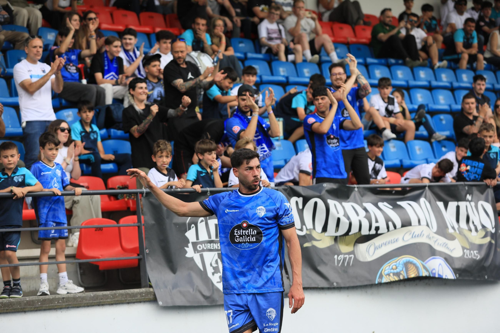 Galería | El Estadio de O Couto vive otra derrota, polémica, del Ourense CF