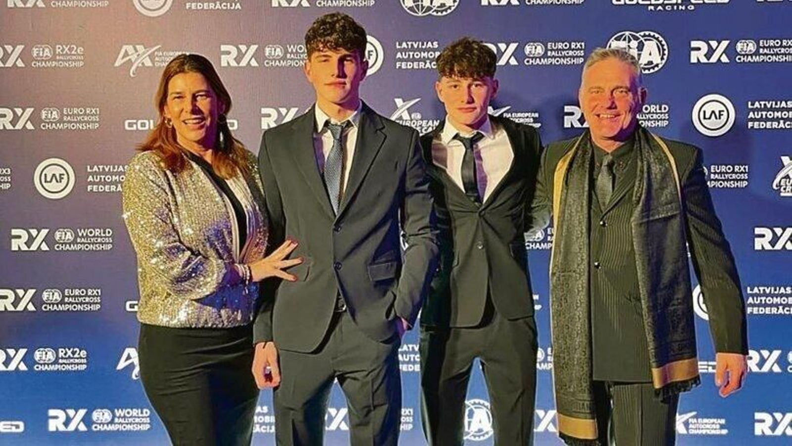 La entrega de premios se celebró en el Hotel Lielupe, en donde ambos pilotos estuvieron con sus progenitores. | Foto: Agencias