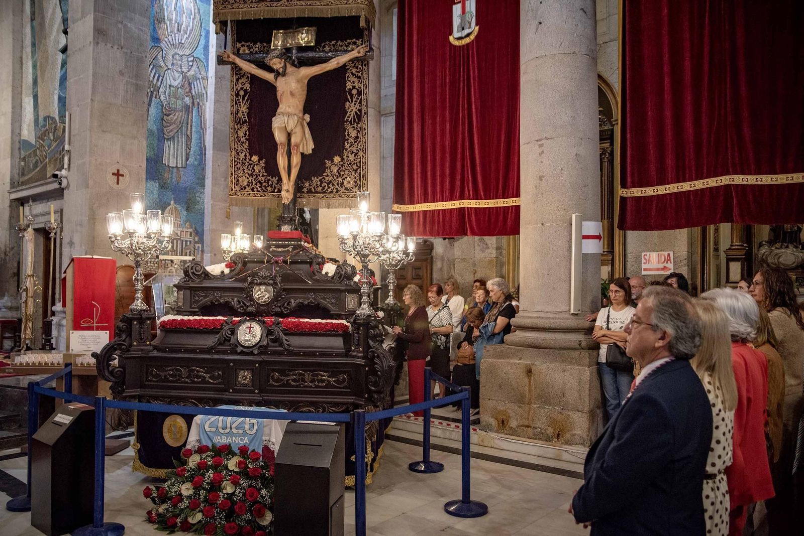 Galería | Misa por el Cristo da Victoria en Vigo y la concurrida procesión