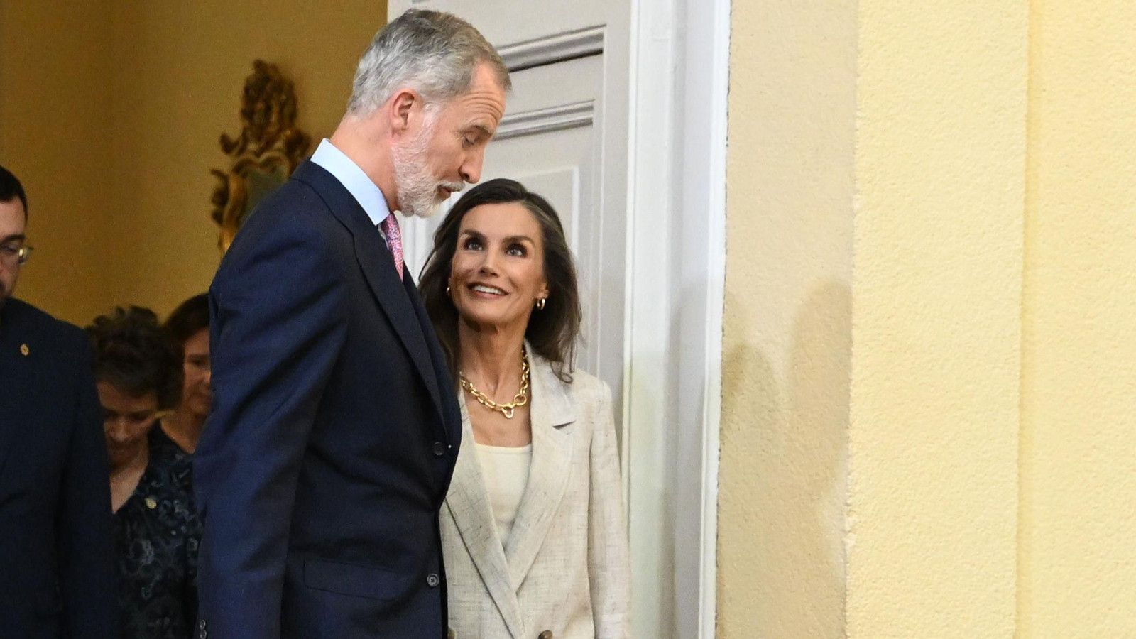 El rey Felipe VI y la reina Letizia en el Palacio Real de El Pardo.