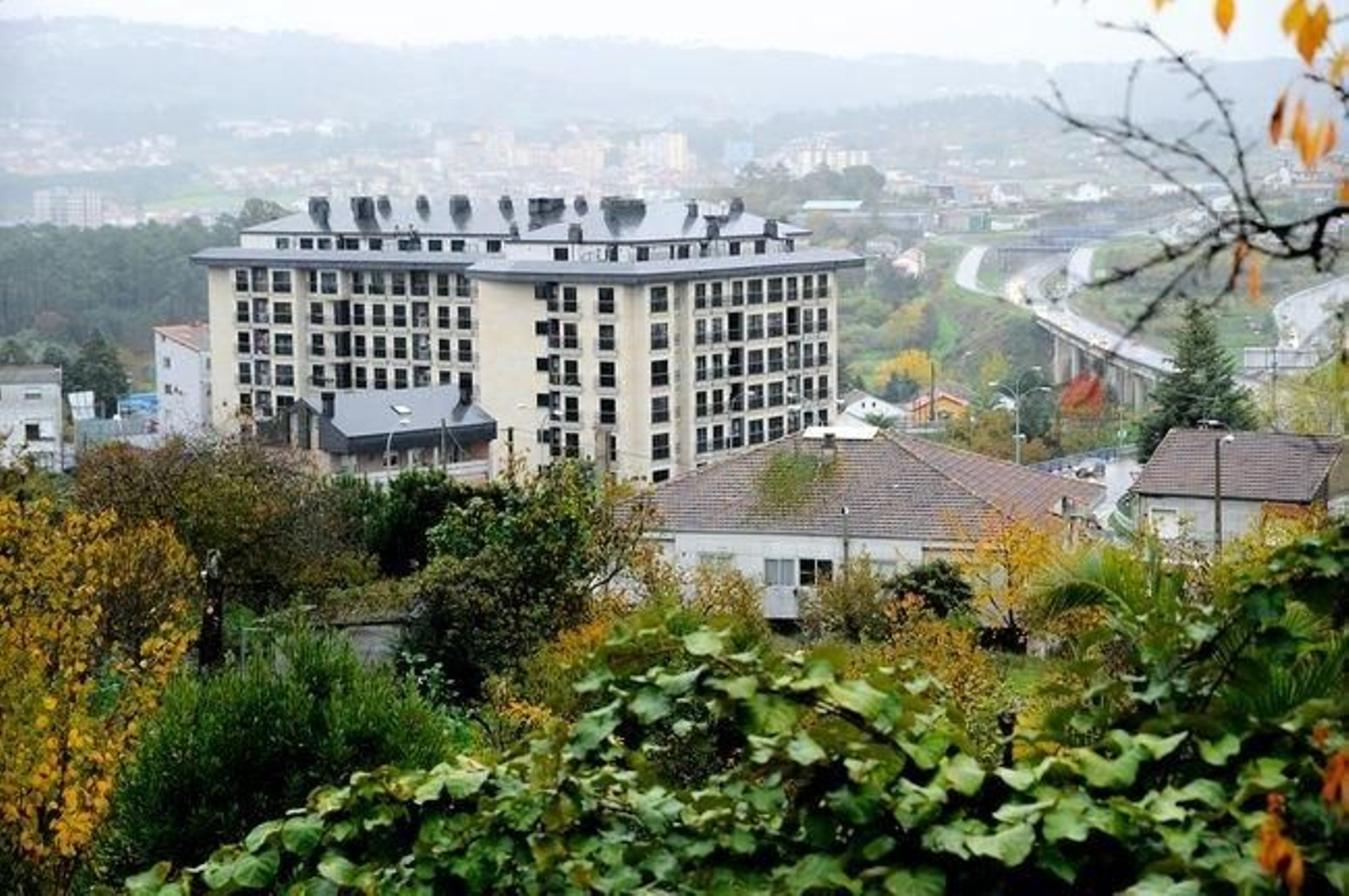 Edificio de la calle Marcelo Macías que tiene una orden de derribo del Tribunal Superior de Xustiza.