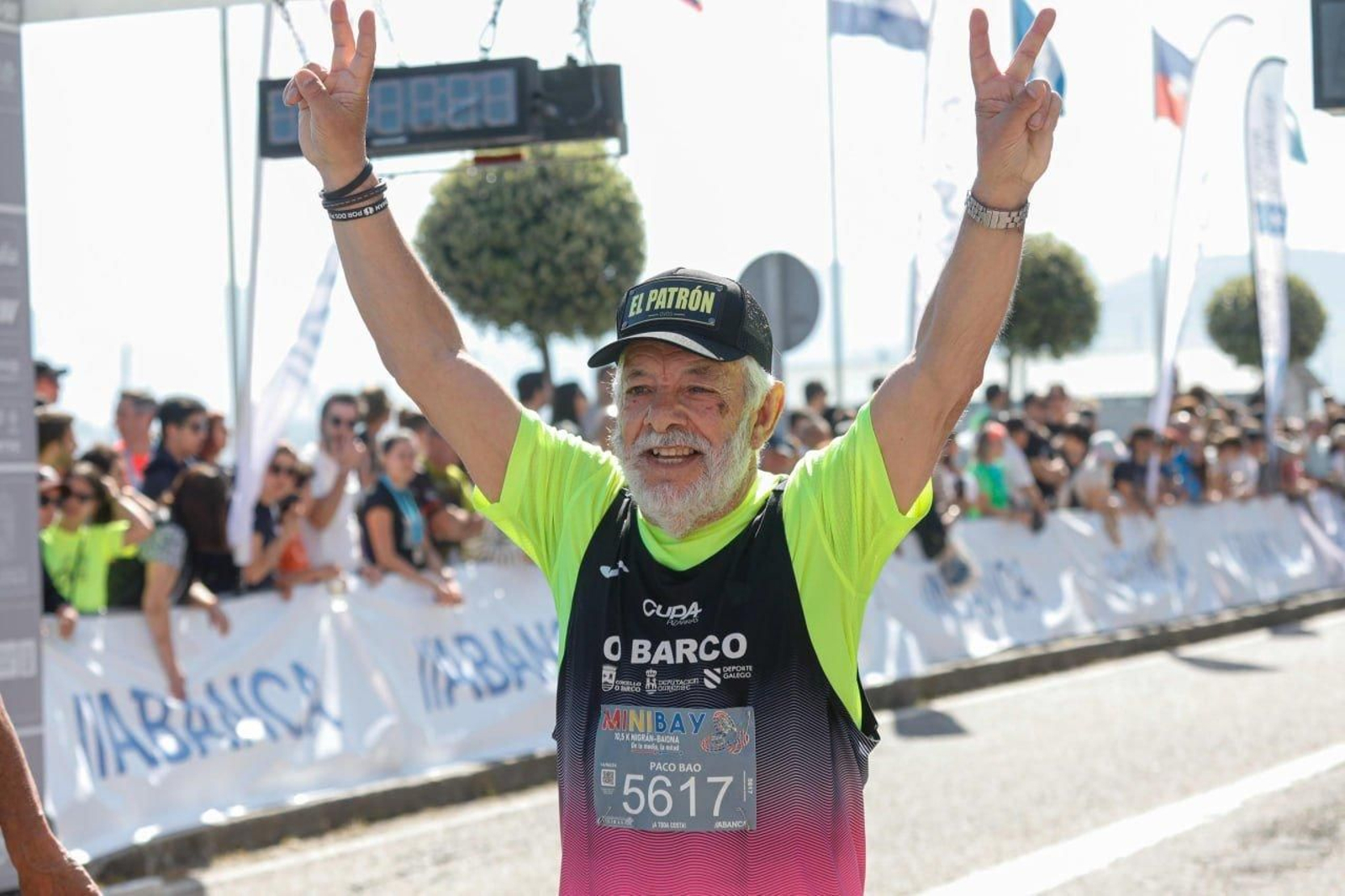 Llegada a la meta de los participantes en la Vig-Bay 2024.