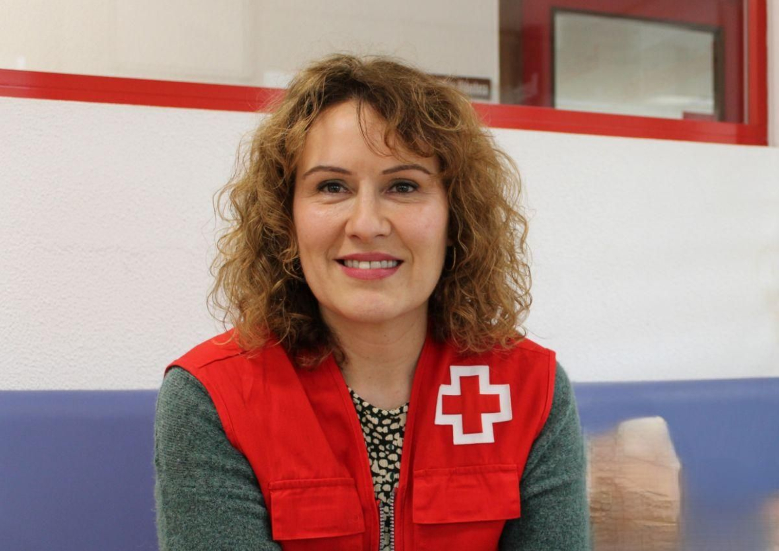 Mónica Devesa en la sede Cruz Roja de Ourense.