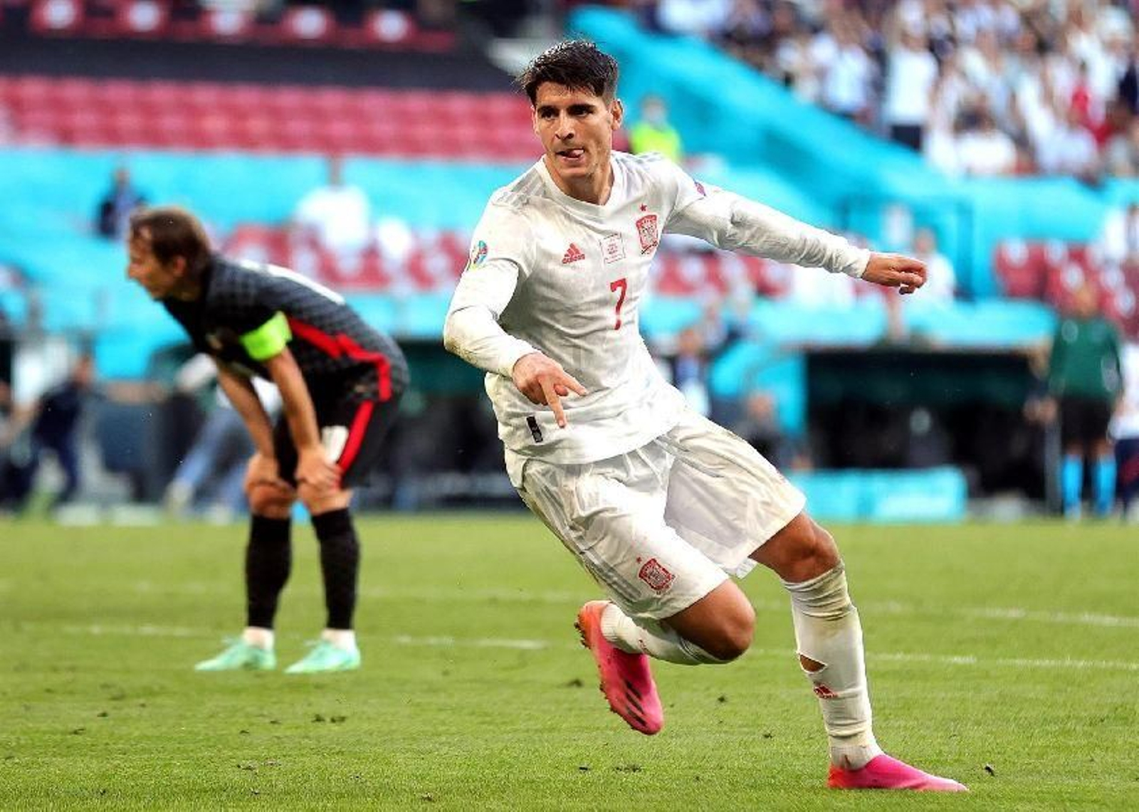 España sufre en su pase a cuartos 02