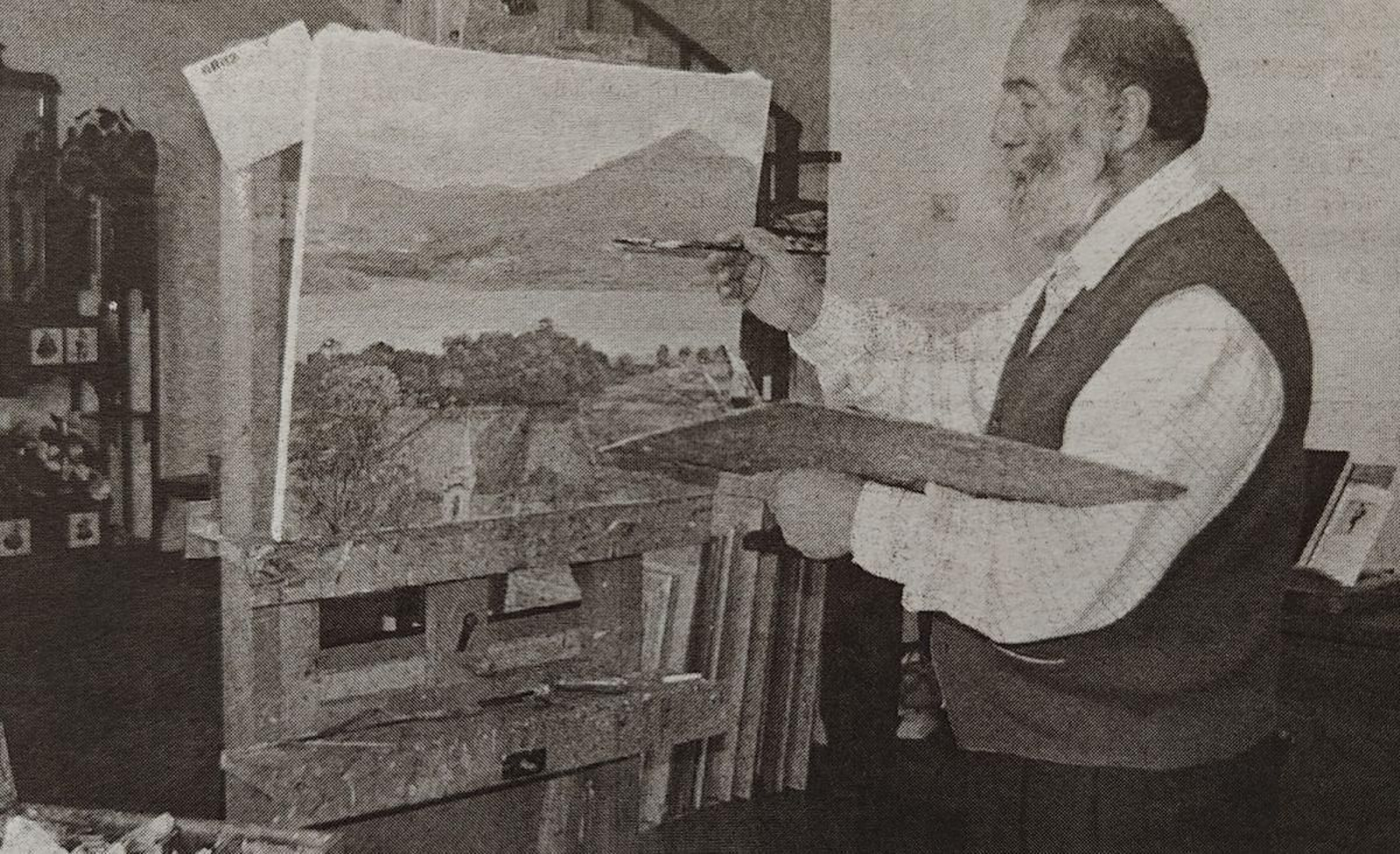 El pintor Xavier Pousa en su estudio de Vigo.