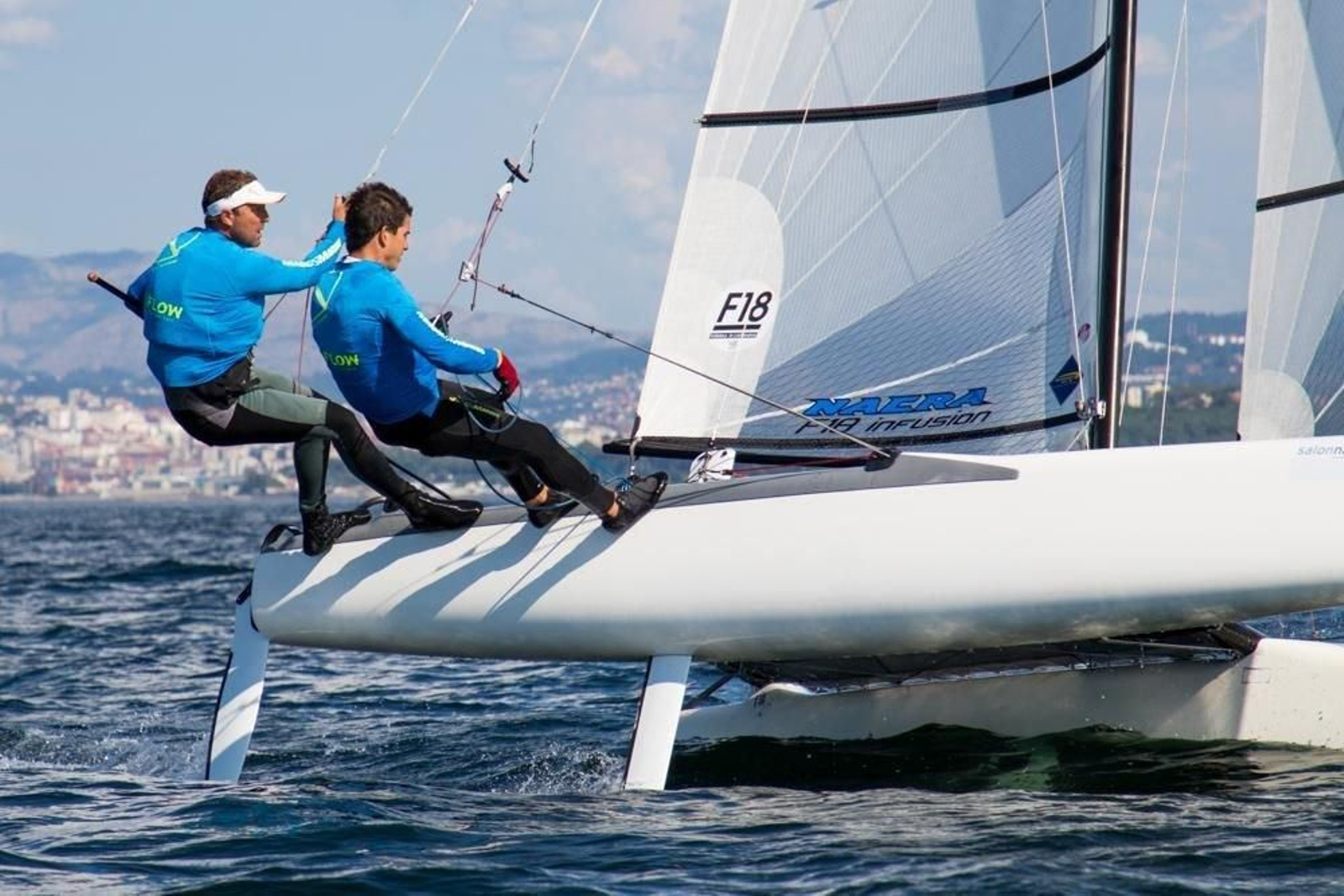 Los regatistas tuvieron que afrontar una jornada complicada por el viento escaso y rolón.