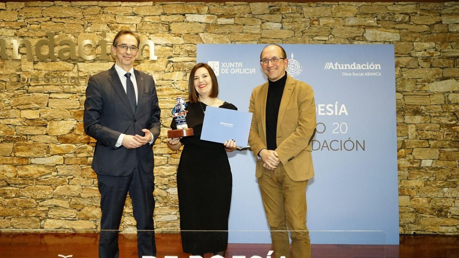 Ledicia Costas recolleu onte o galardón do XX Premio de Poesía Afundación.