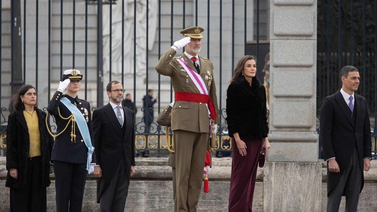 La princesa Leonor, el Rey Felipe VI, la Reina Letizia y el presidente del Gobierno, Pedro Sánchez, durante la Pascua Militar. (Foto: Europa Press)
