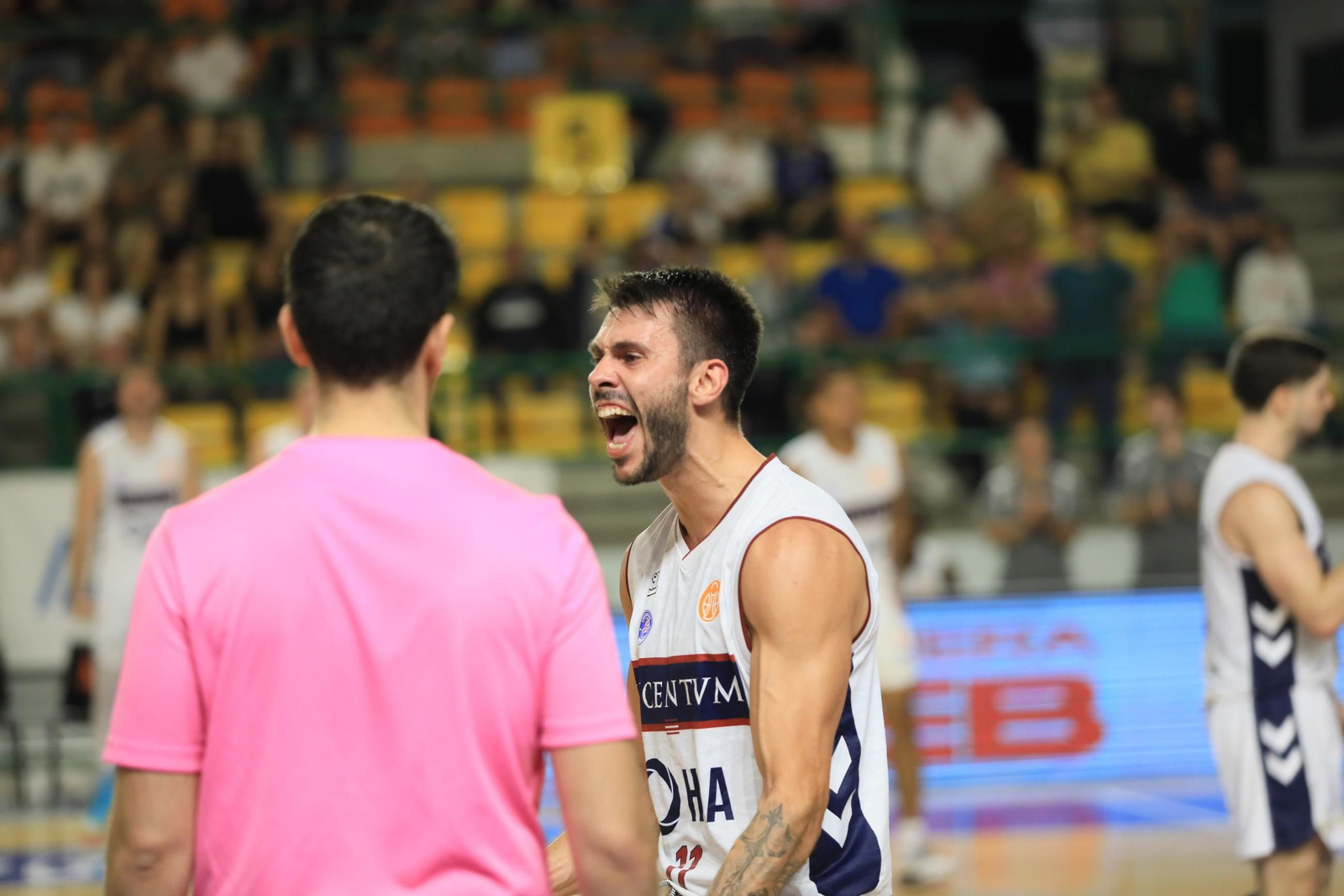 Galería | Noche triste en el Pazo con la derrota del COB ante el Alicante (79-83)