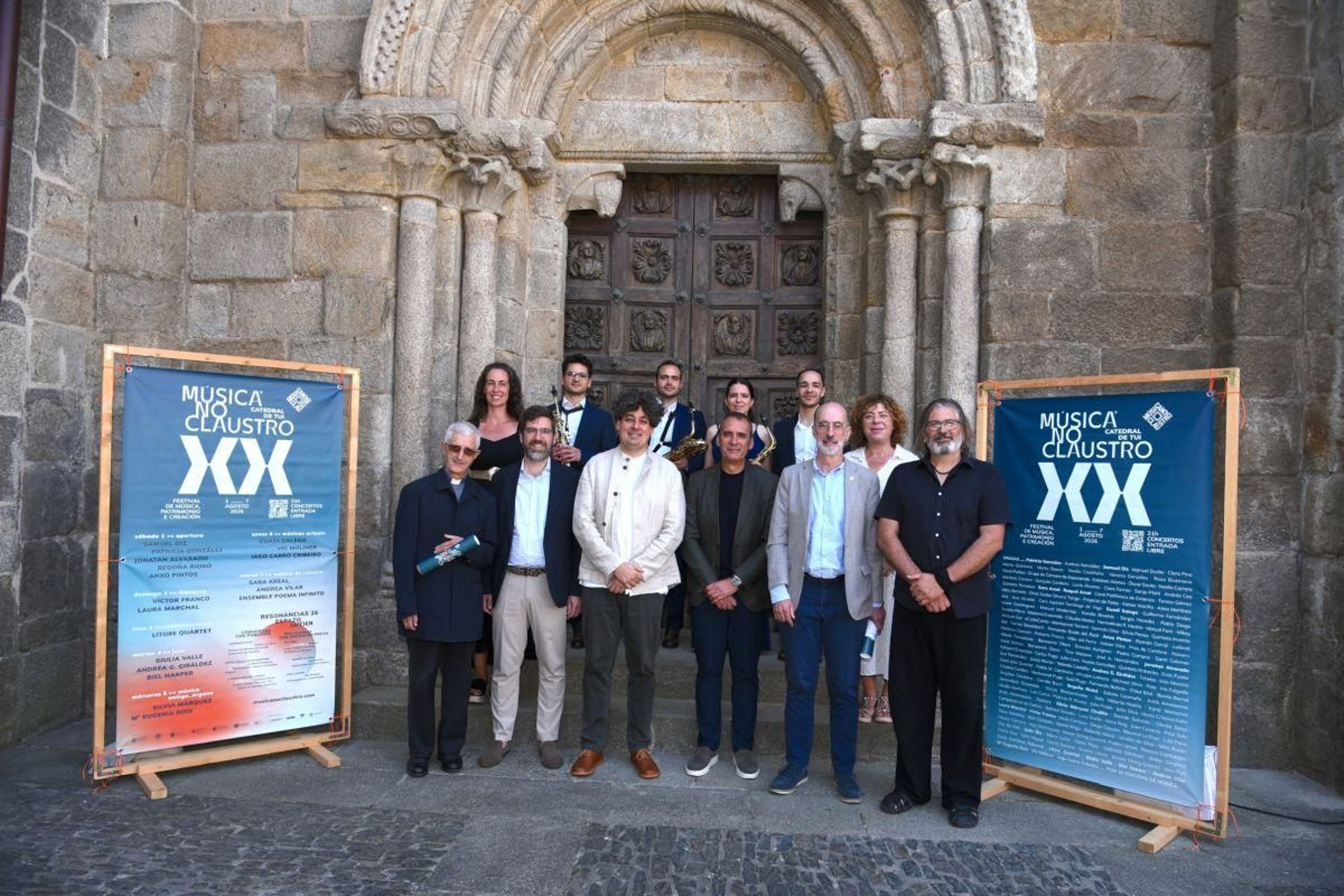 Samuel Diz, director del festival, ayer con representantes de instituciones colaboradoras.