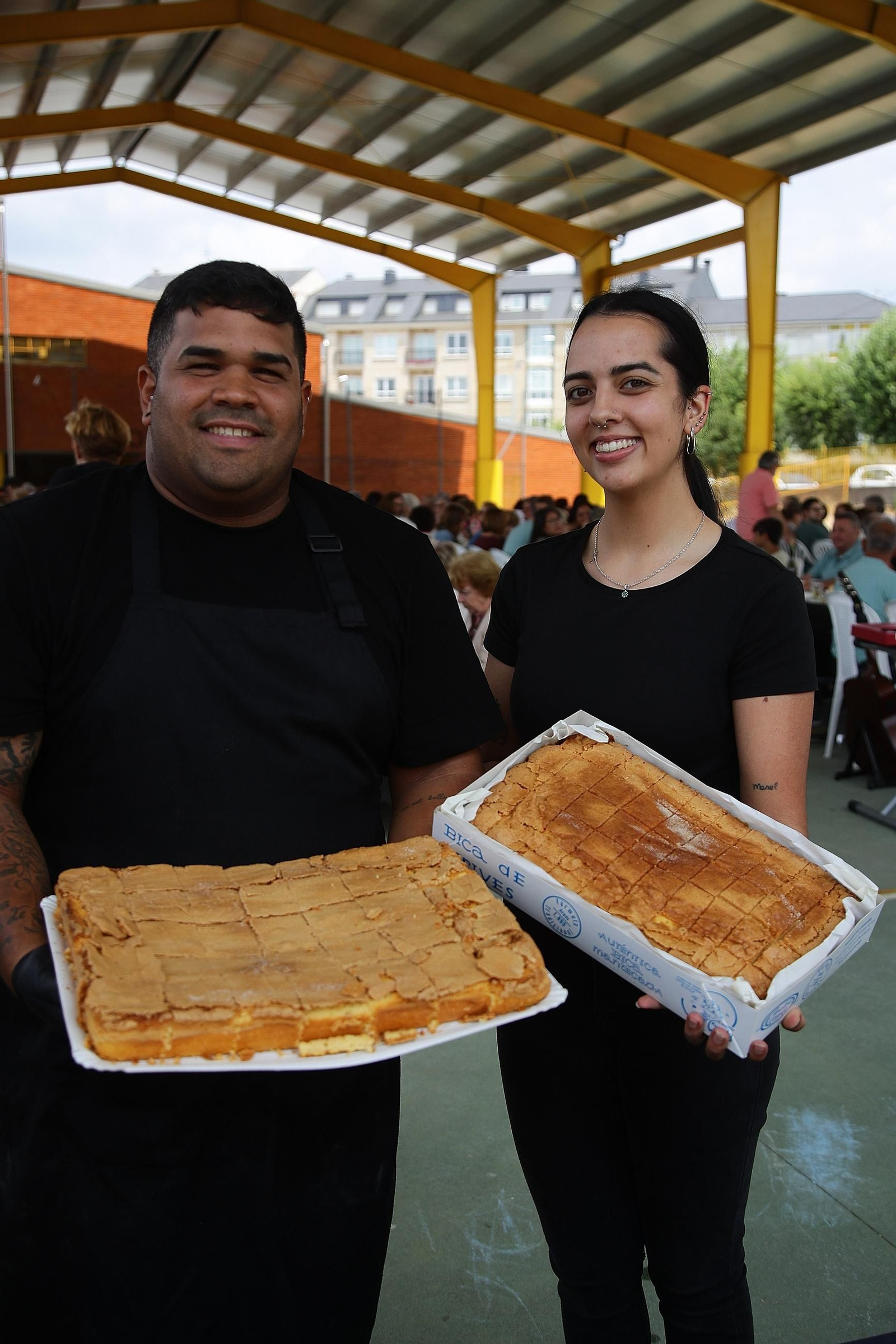 Galería | Biscoito de fariña, ovos, azucre e manteiga para celebrar a Festa da Bica en A Pobra de Trives