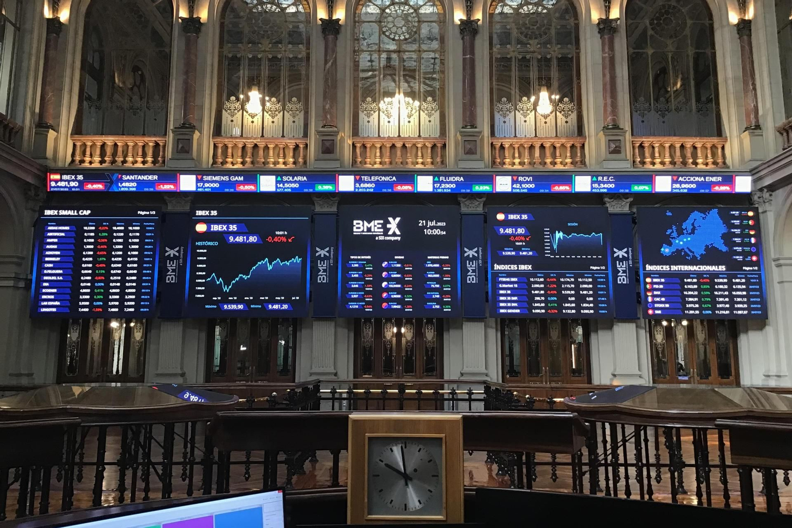 Imagen de la Bolsa española con los datos del pasado viernes. // EFE