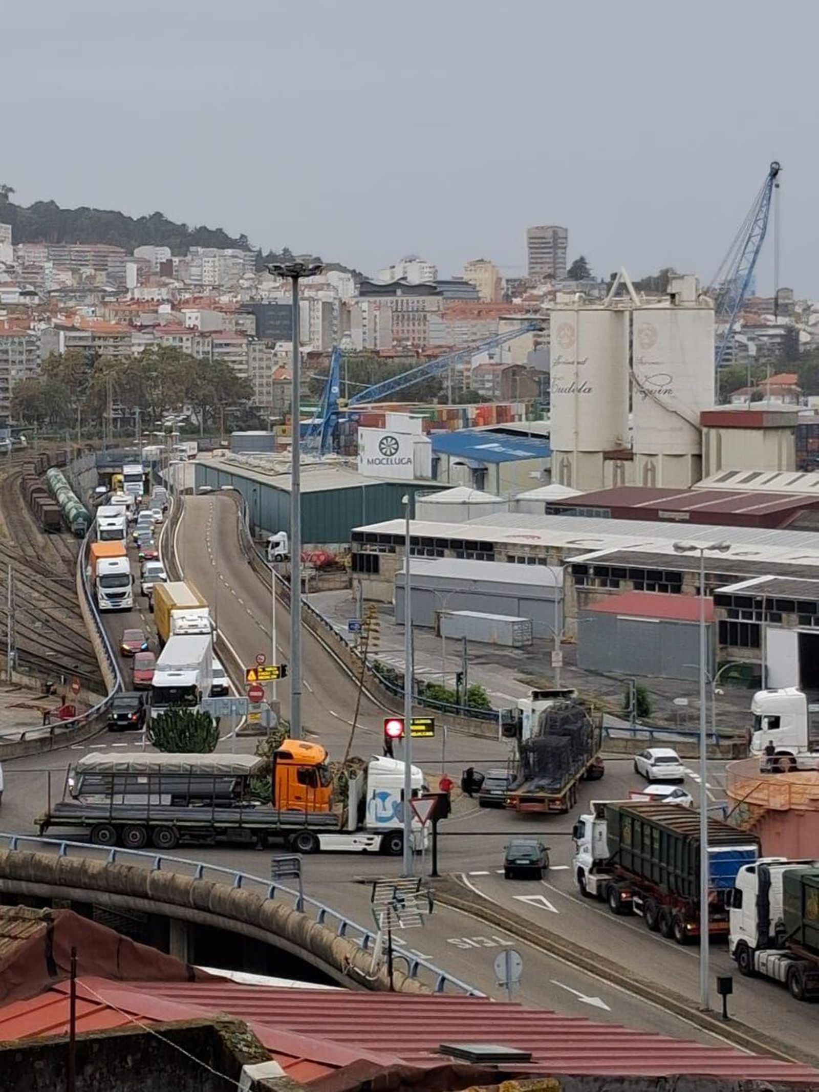 El accidente y sus consecuencias, en la rotonda de Guixar.