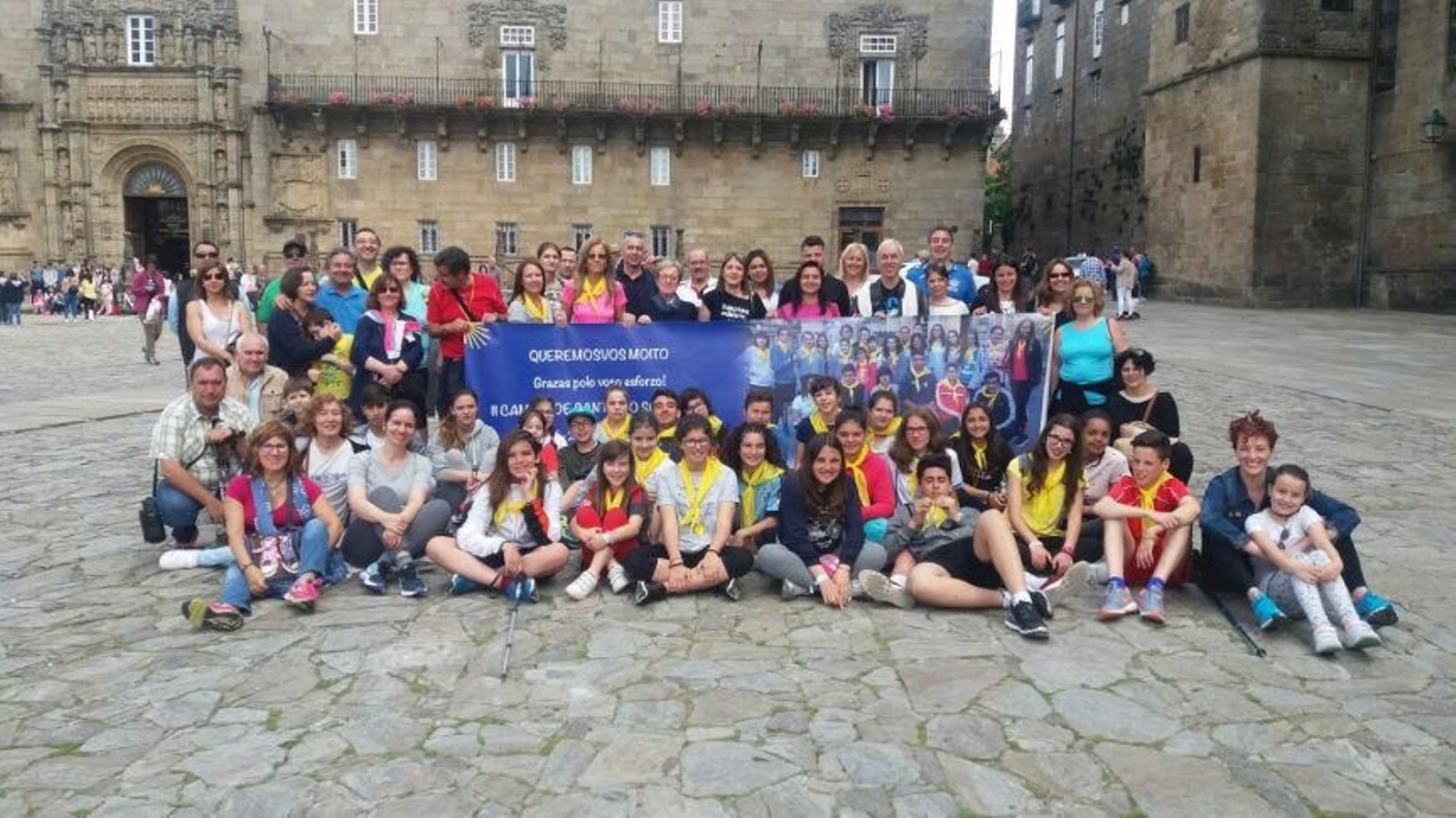 Los alumnos participan en el Camiño de Santiago solidario.