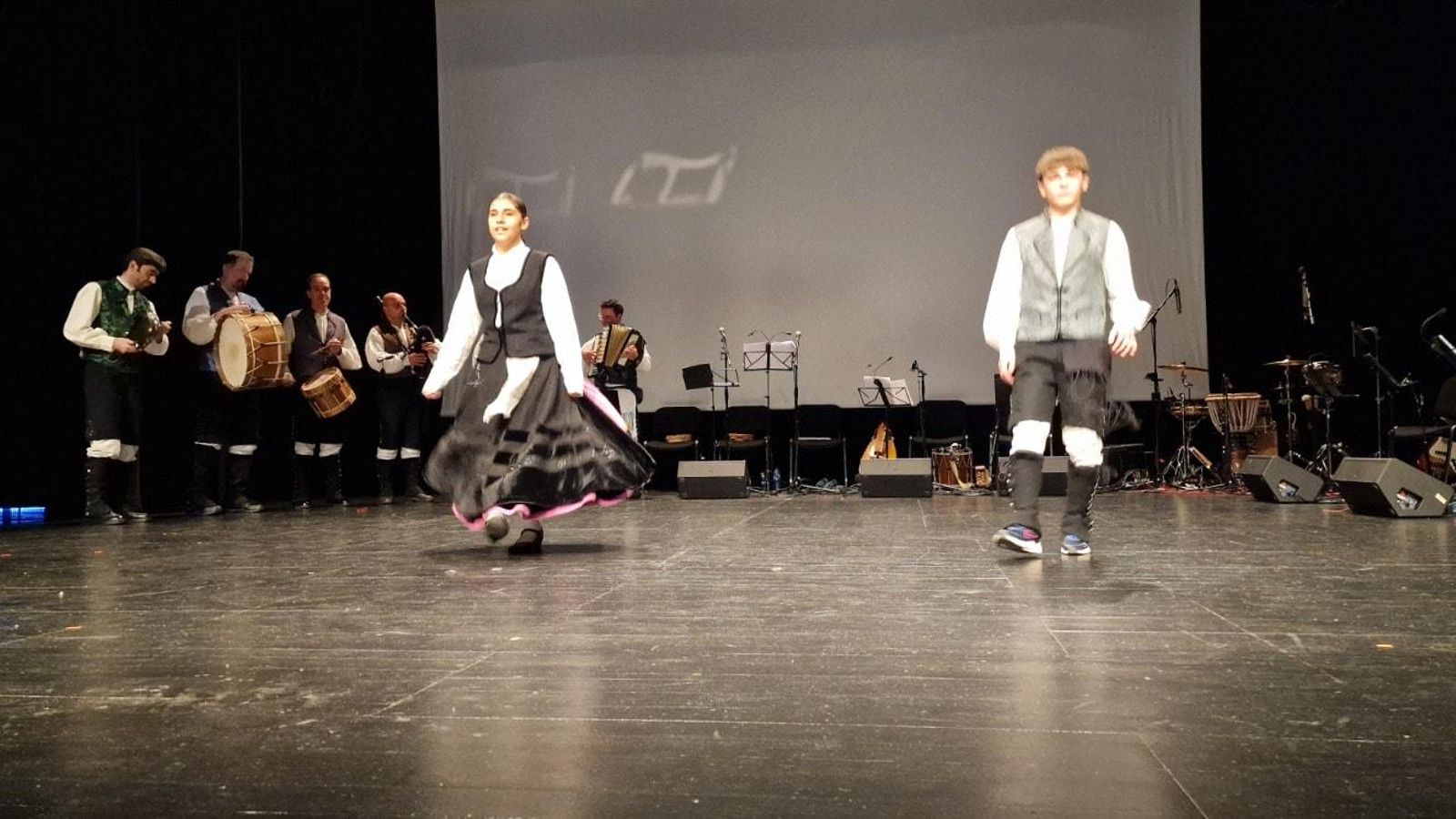 Danzas durante el encuentro